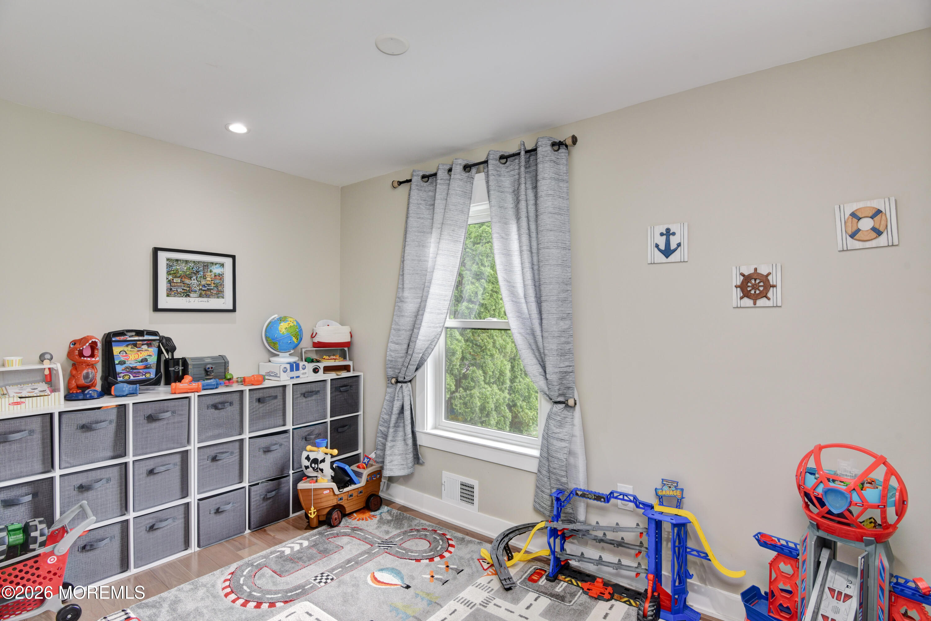 2515 Honeysuckle Lane