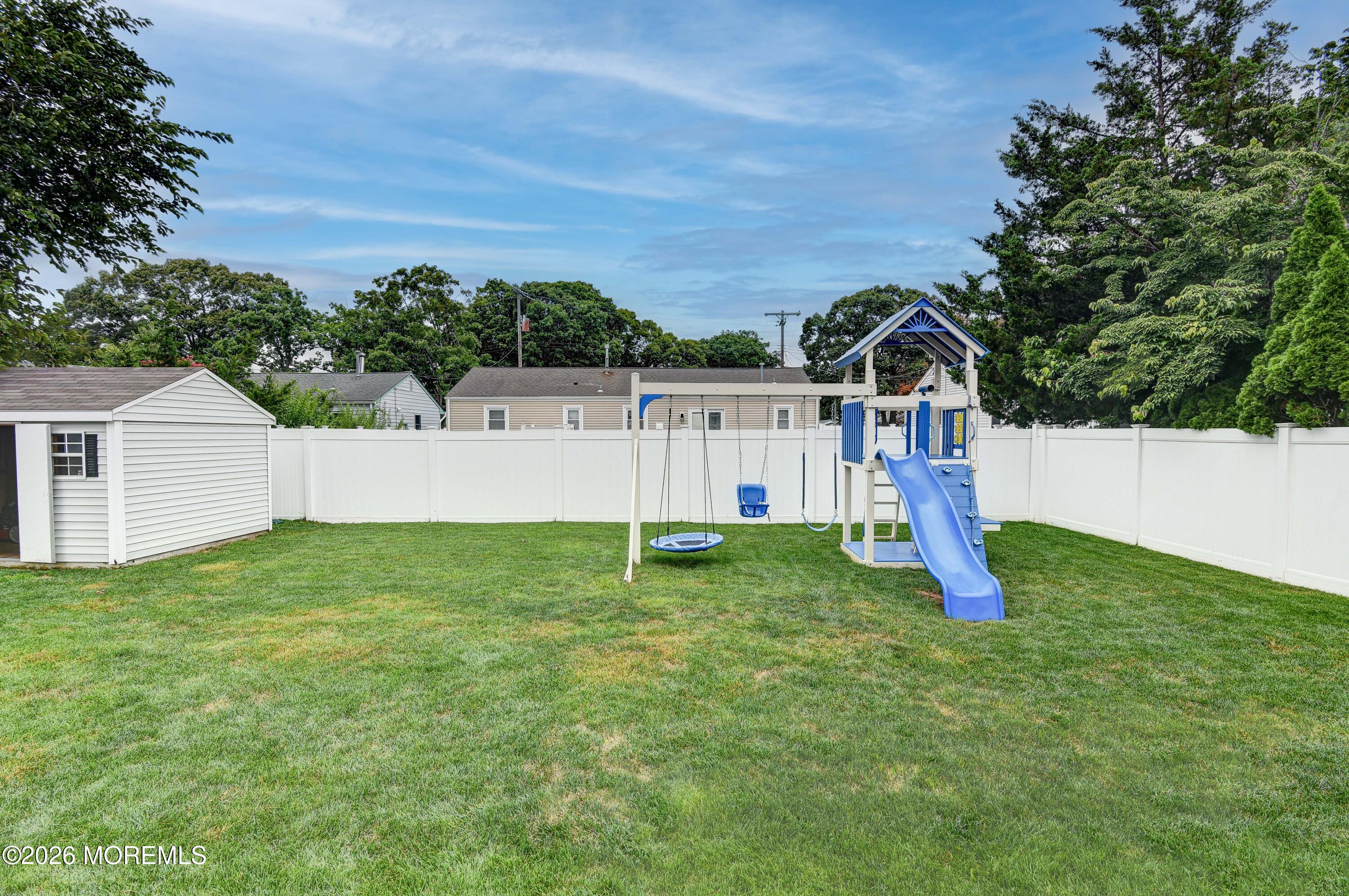 2515 Honeysuckle Lane