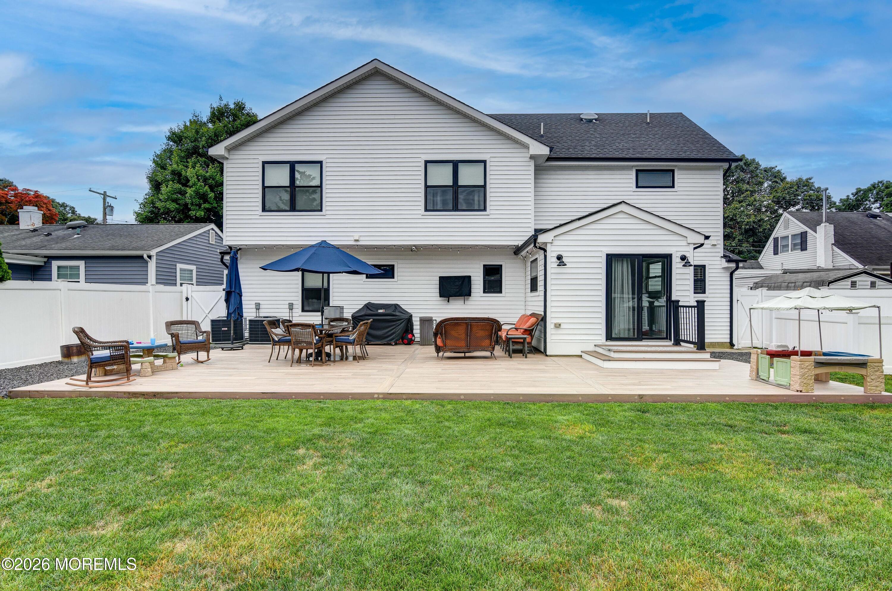2515 Honeysuckle Lane