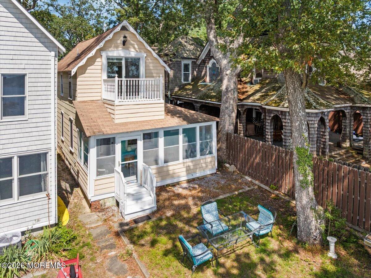 128 E Camp Walk