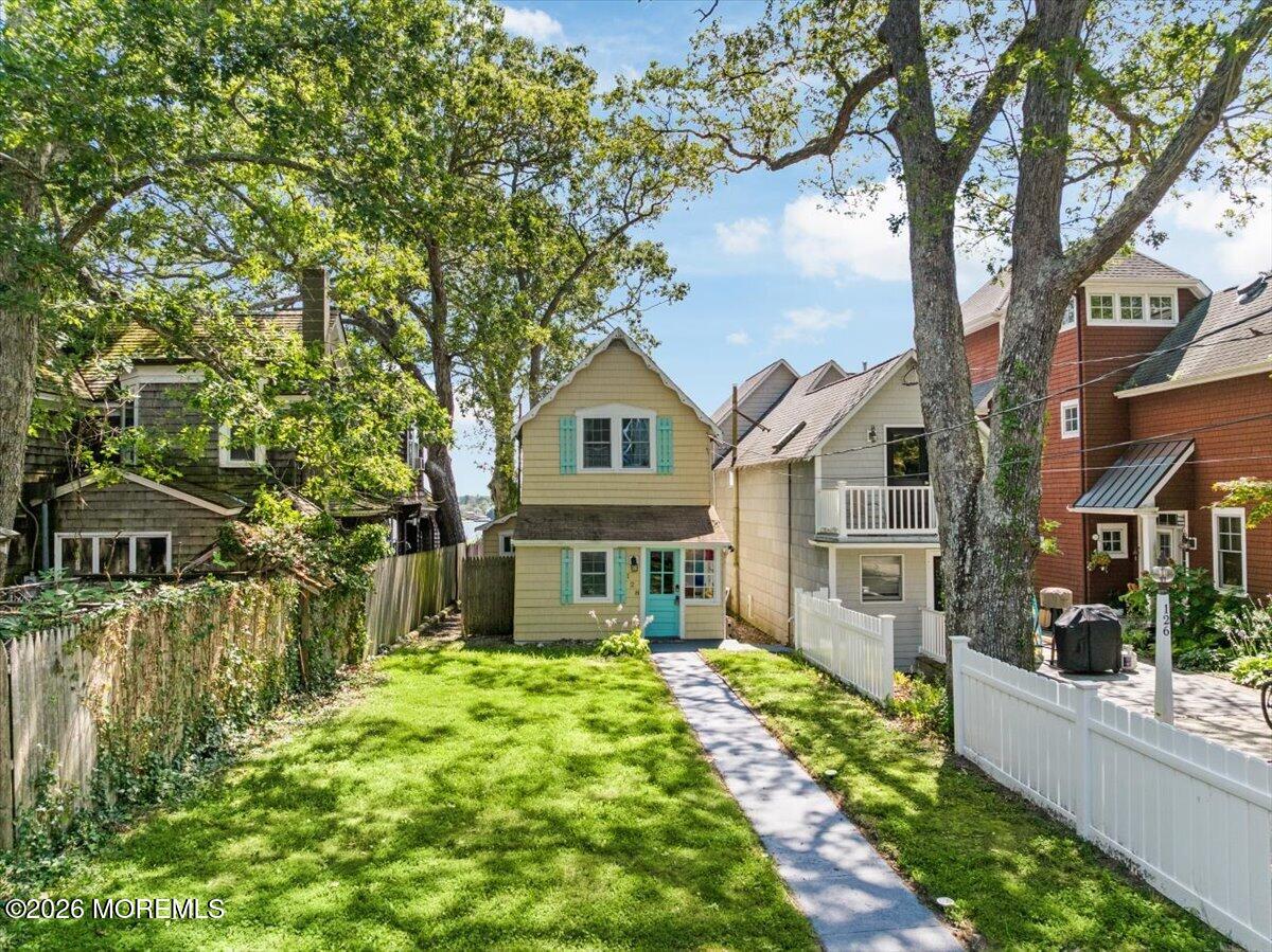 128 E Camp Walk
