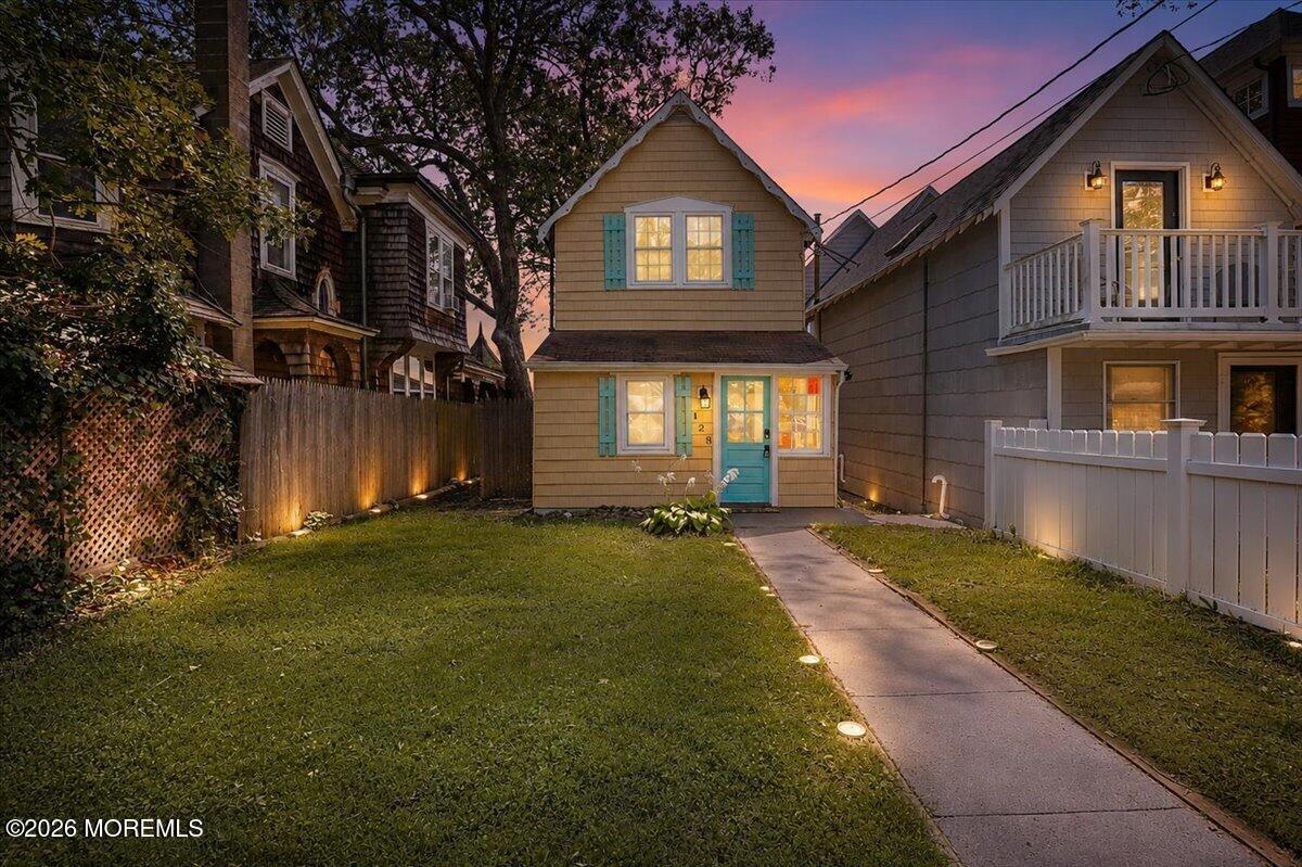 128 E Camp Walk