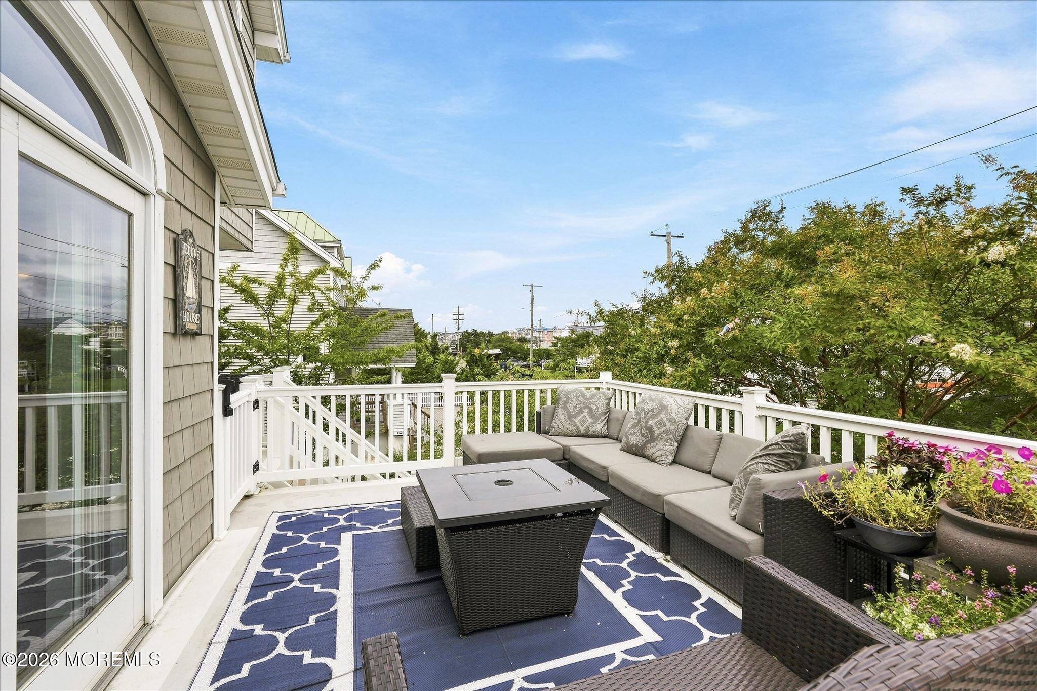 256 W 10th Street
