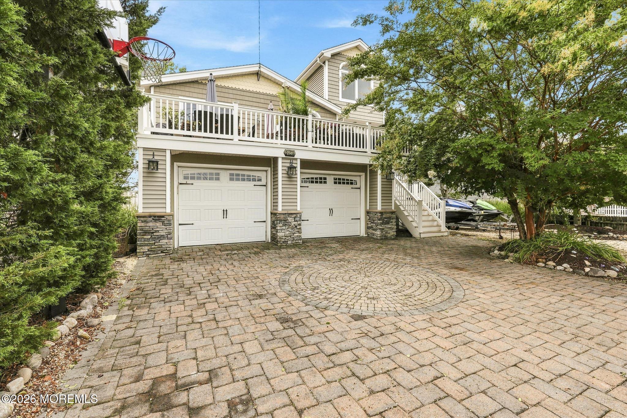 256 W 10th Street