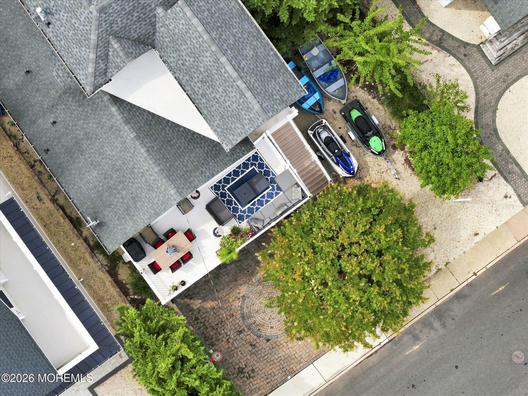 256 W 10th Street