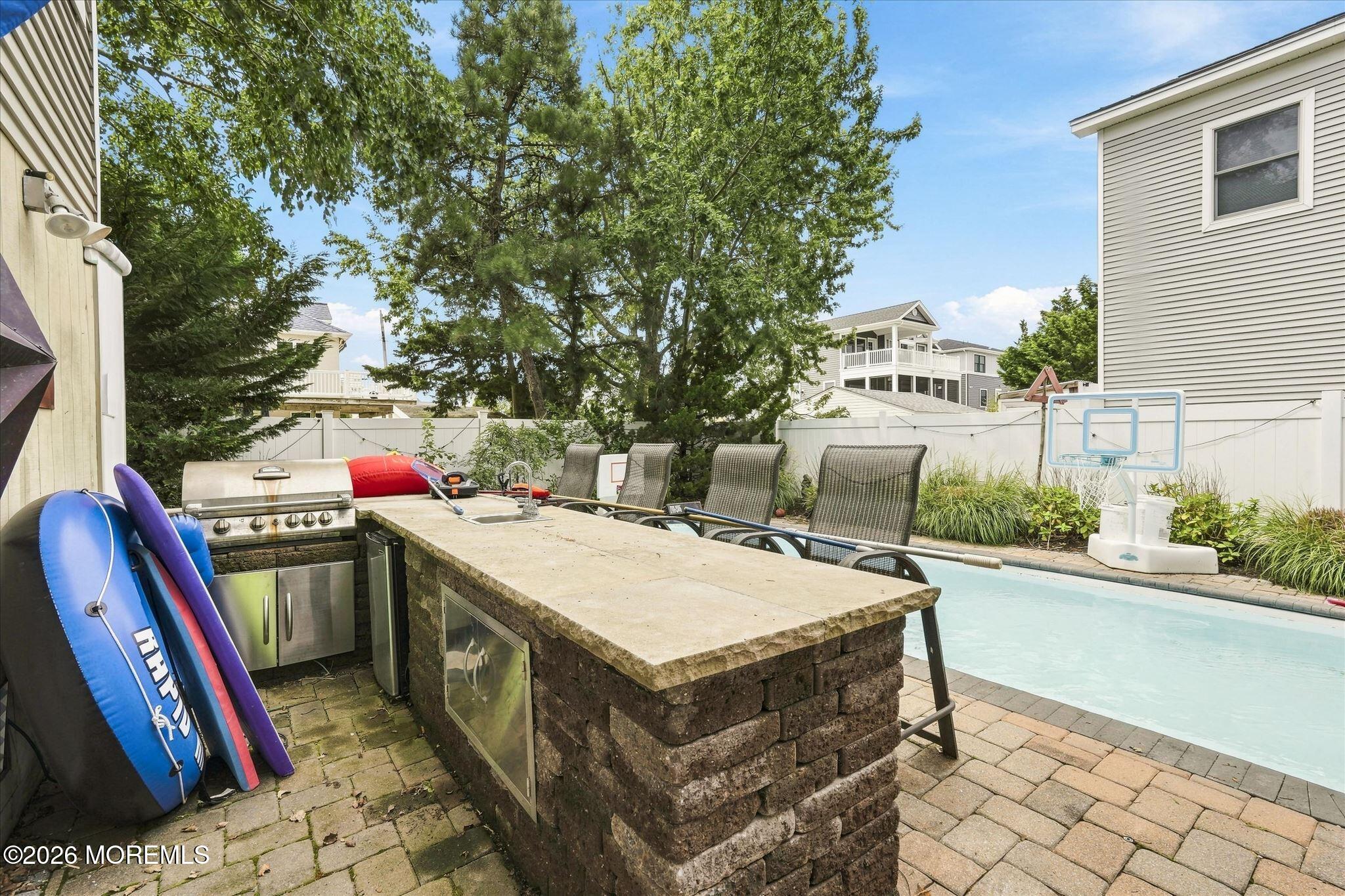 256 W 10th Street