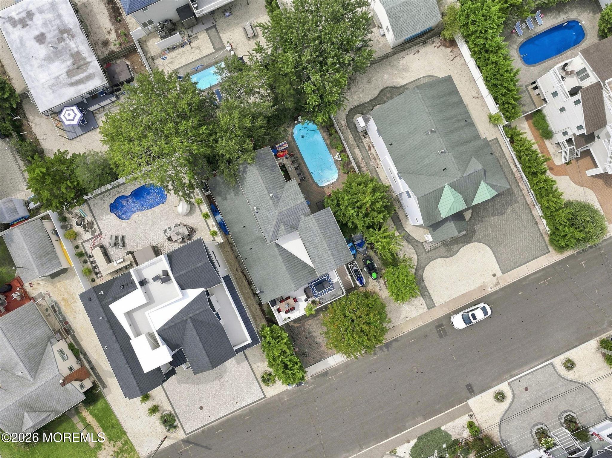 256 W 10th Street