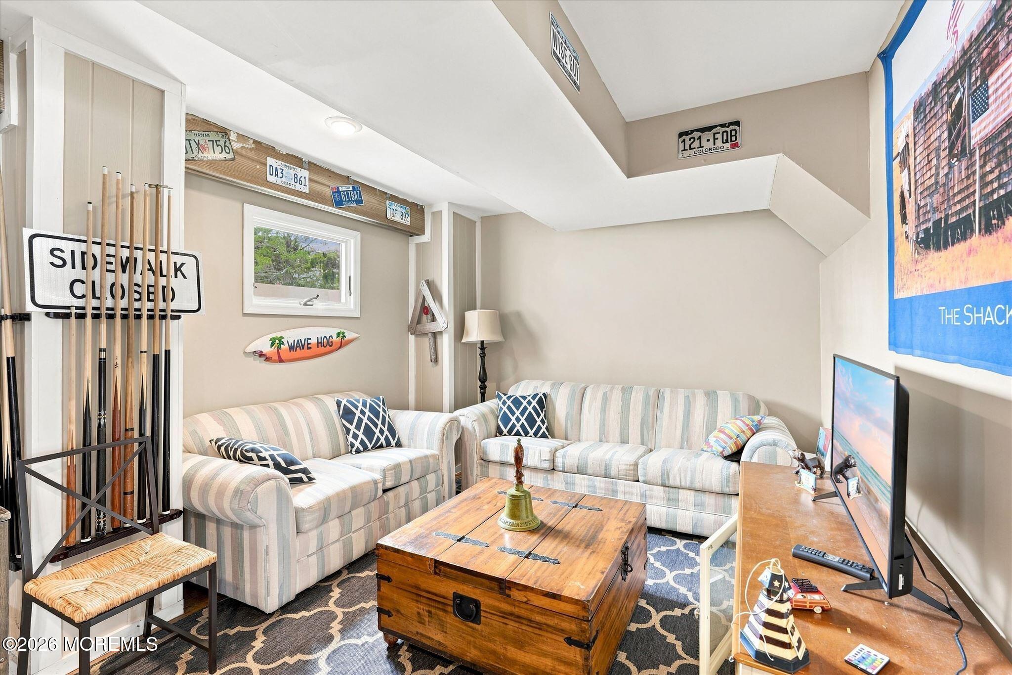 256 W 10th Street