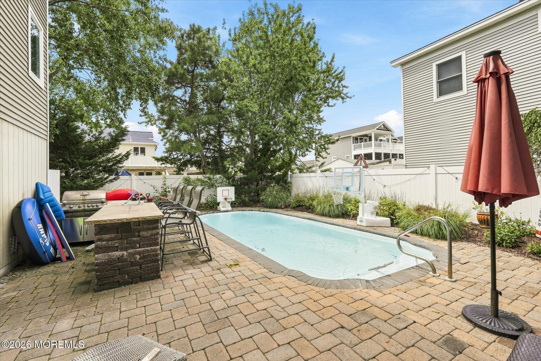 256 W 10th Street