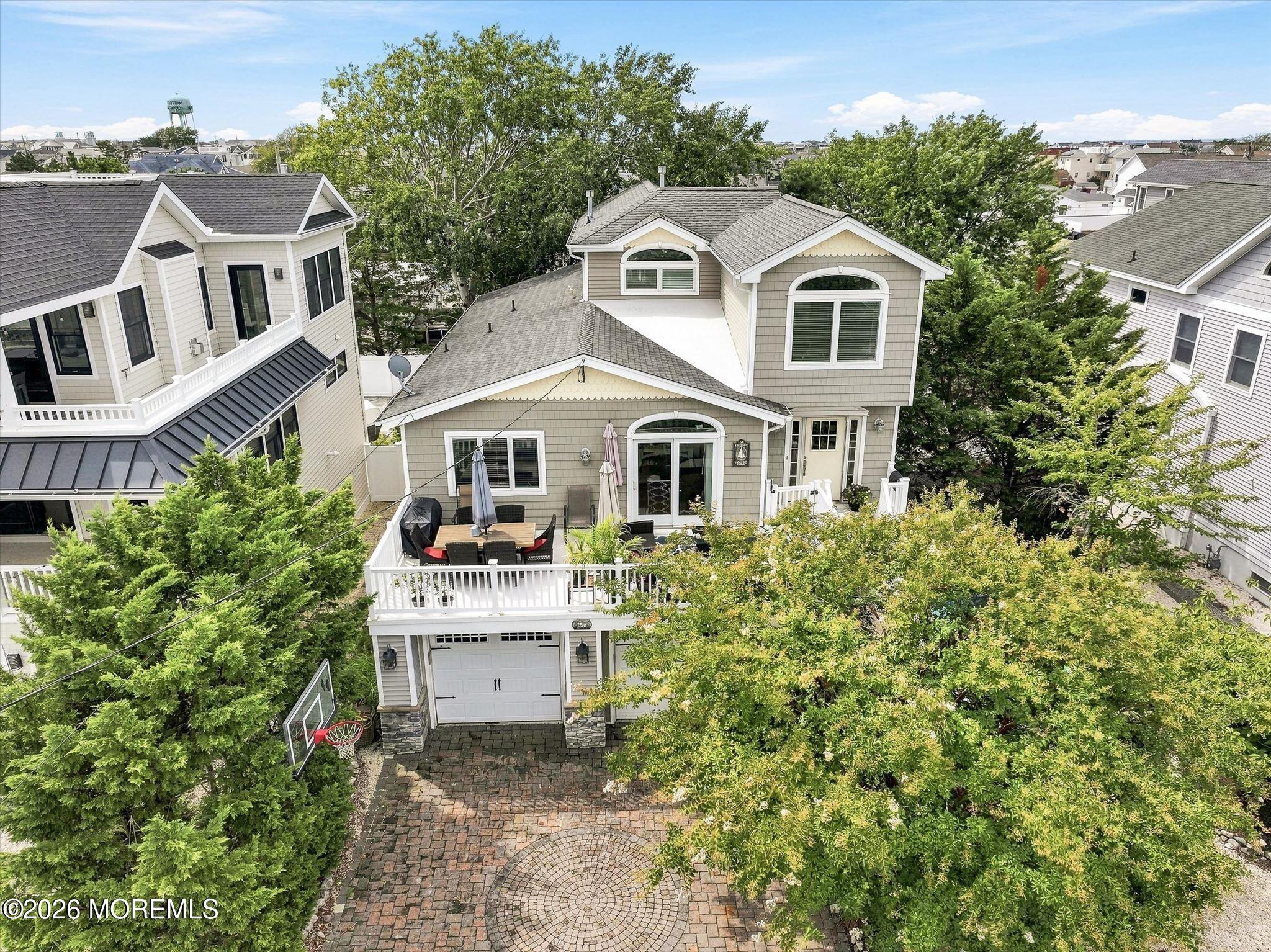 256 W 10th Street