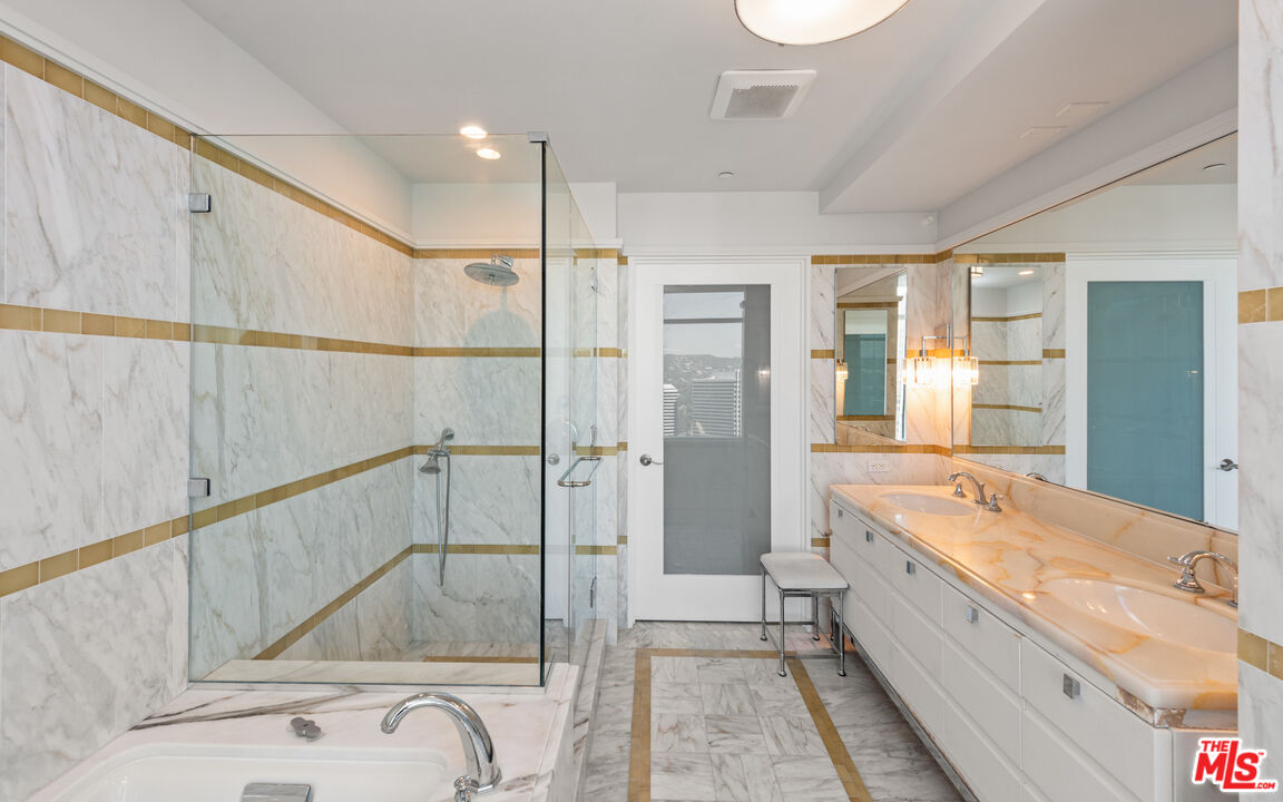 1 W Century Dr Unit: 34D