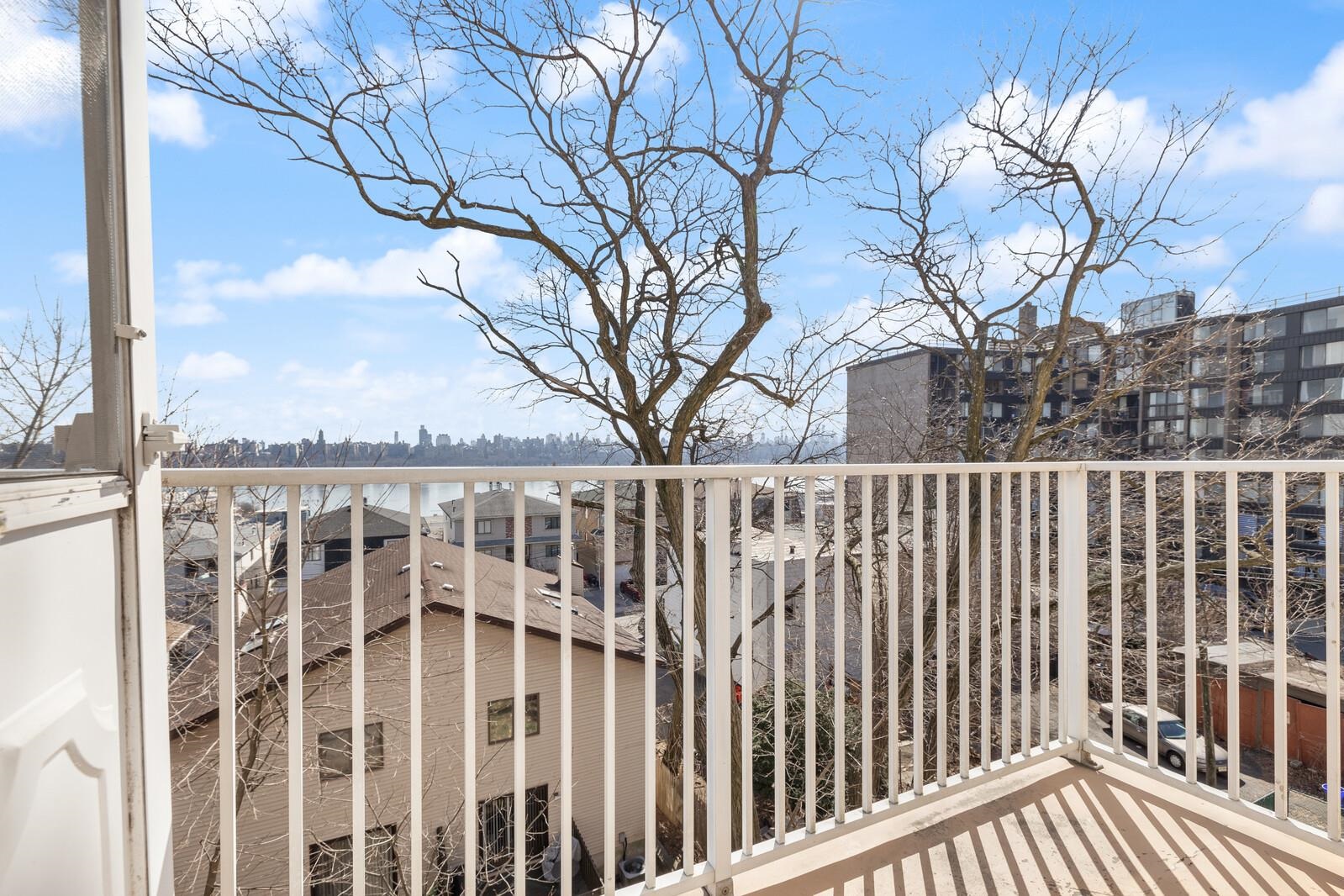 10 PALISADE AVE Unit 4B