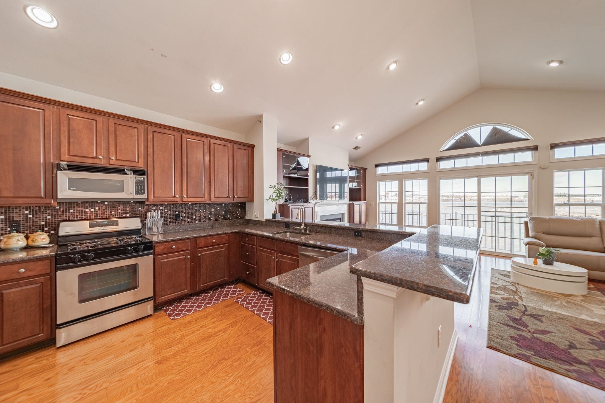 26 LYON CT