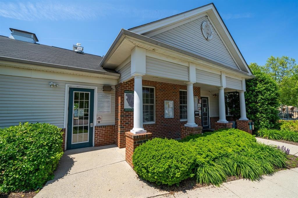 26 LYON CT