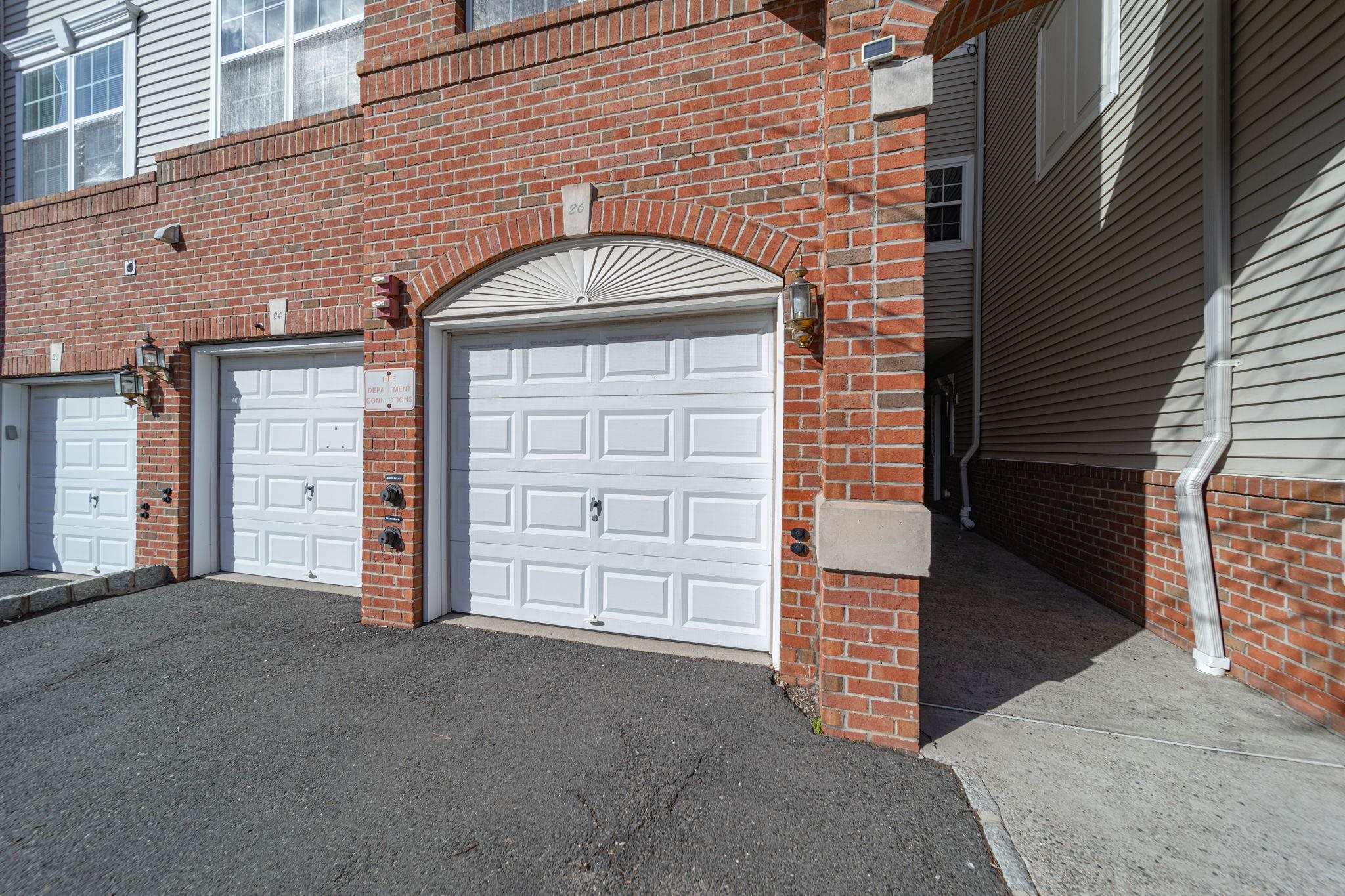 26 LYON CT
