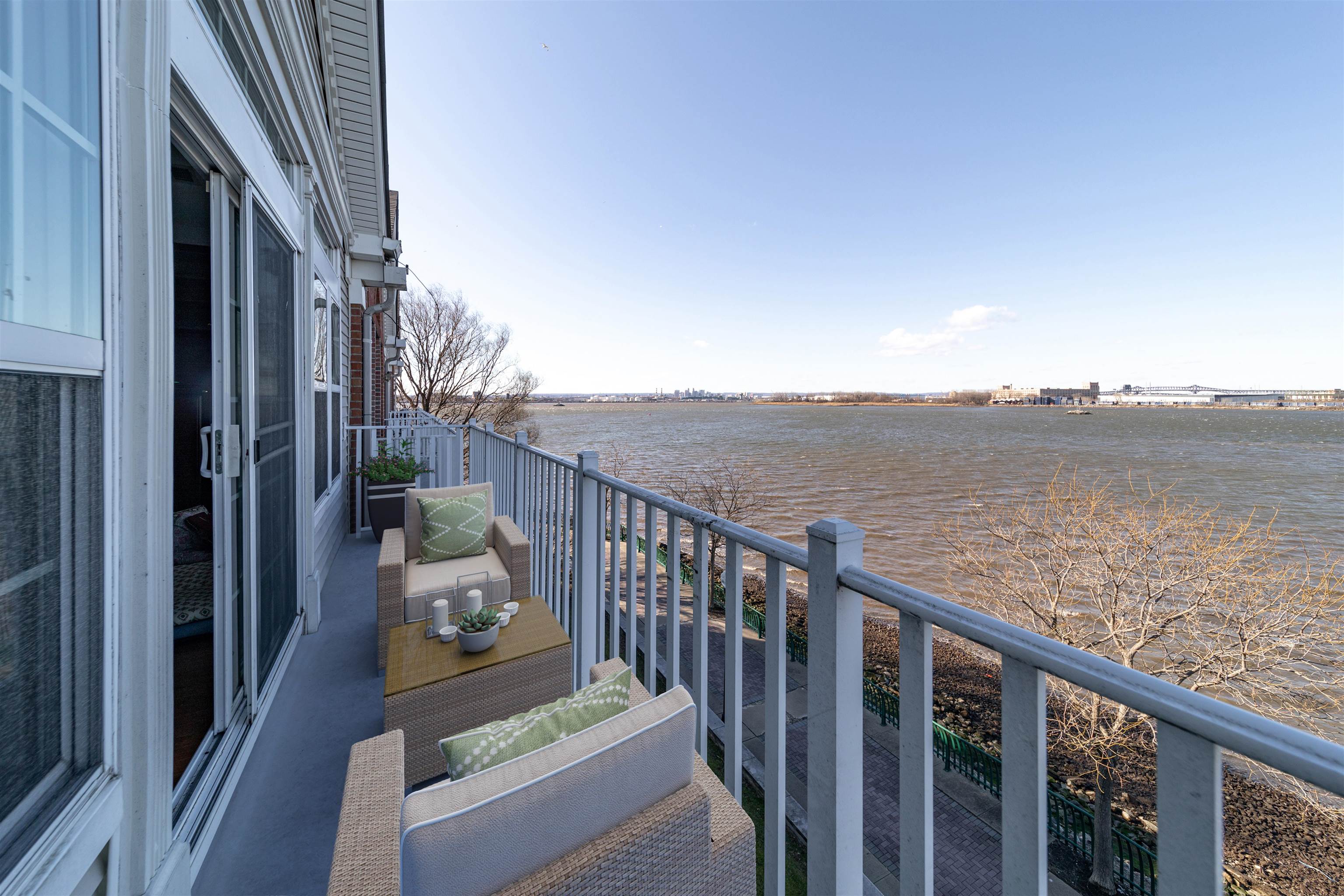 26 LYON CT