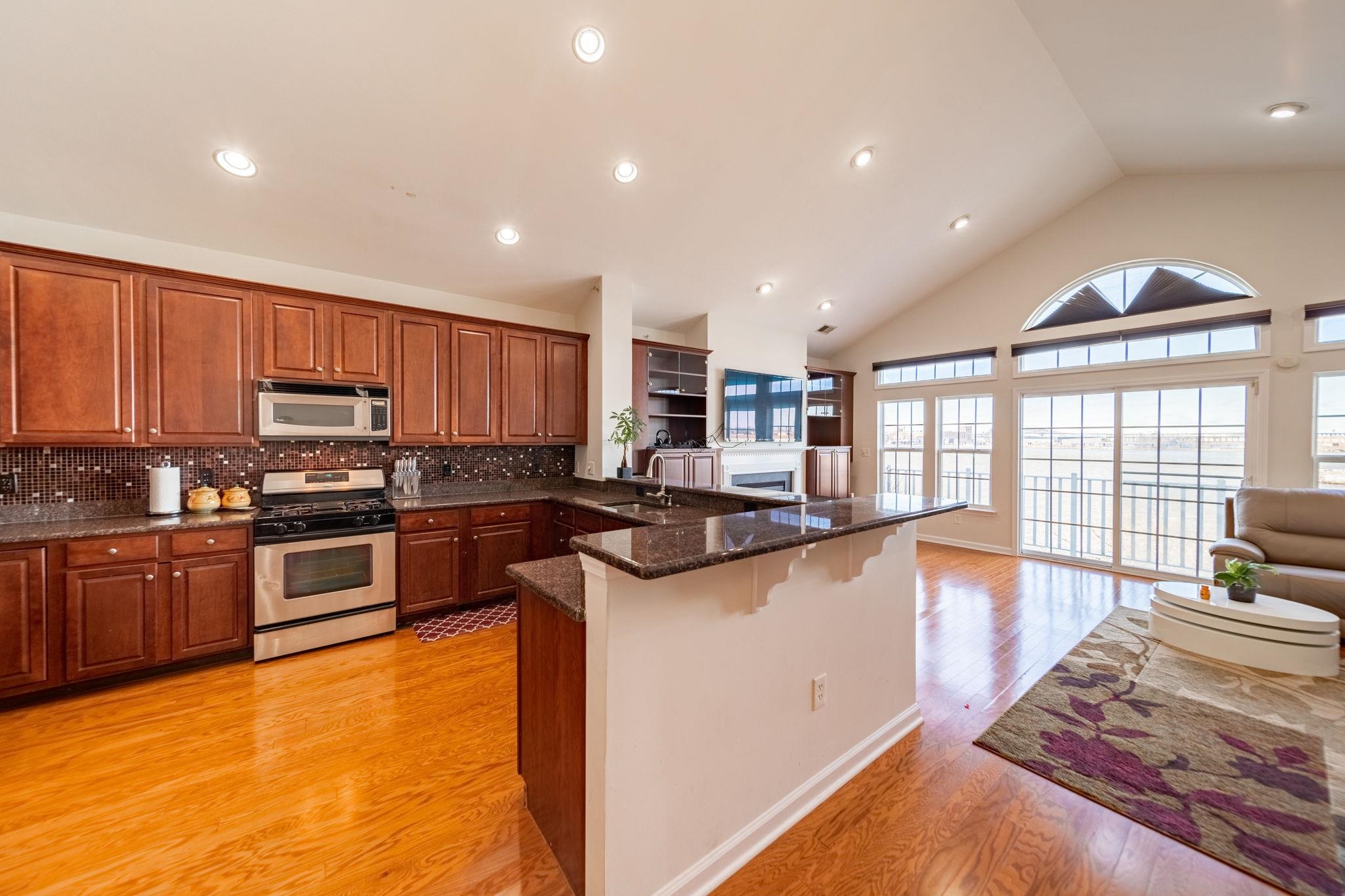 26 LYON CT