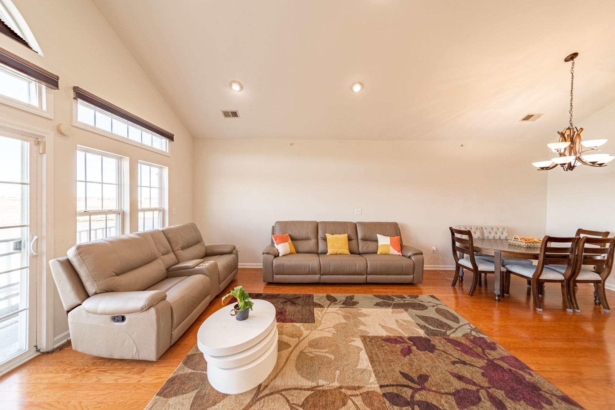 26 LYON CT