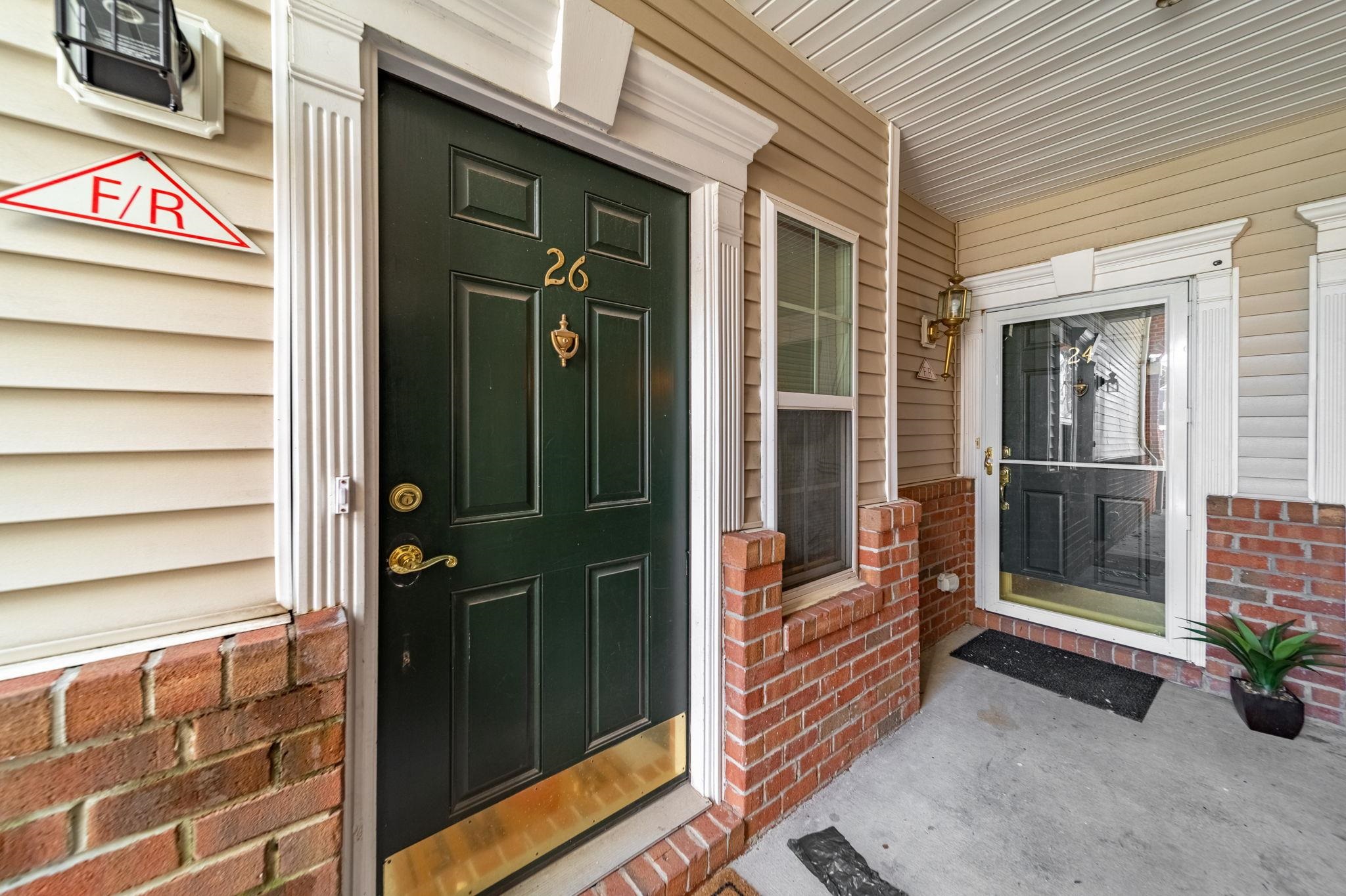 26 LYON CT