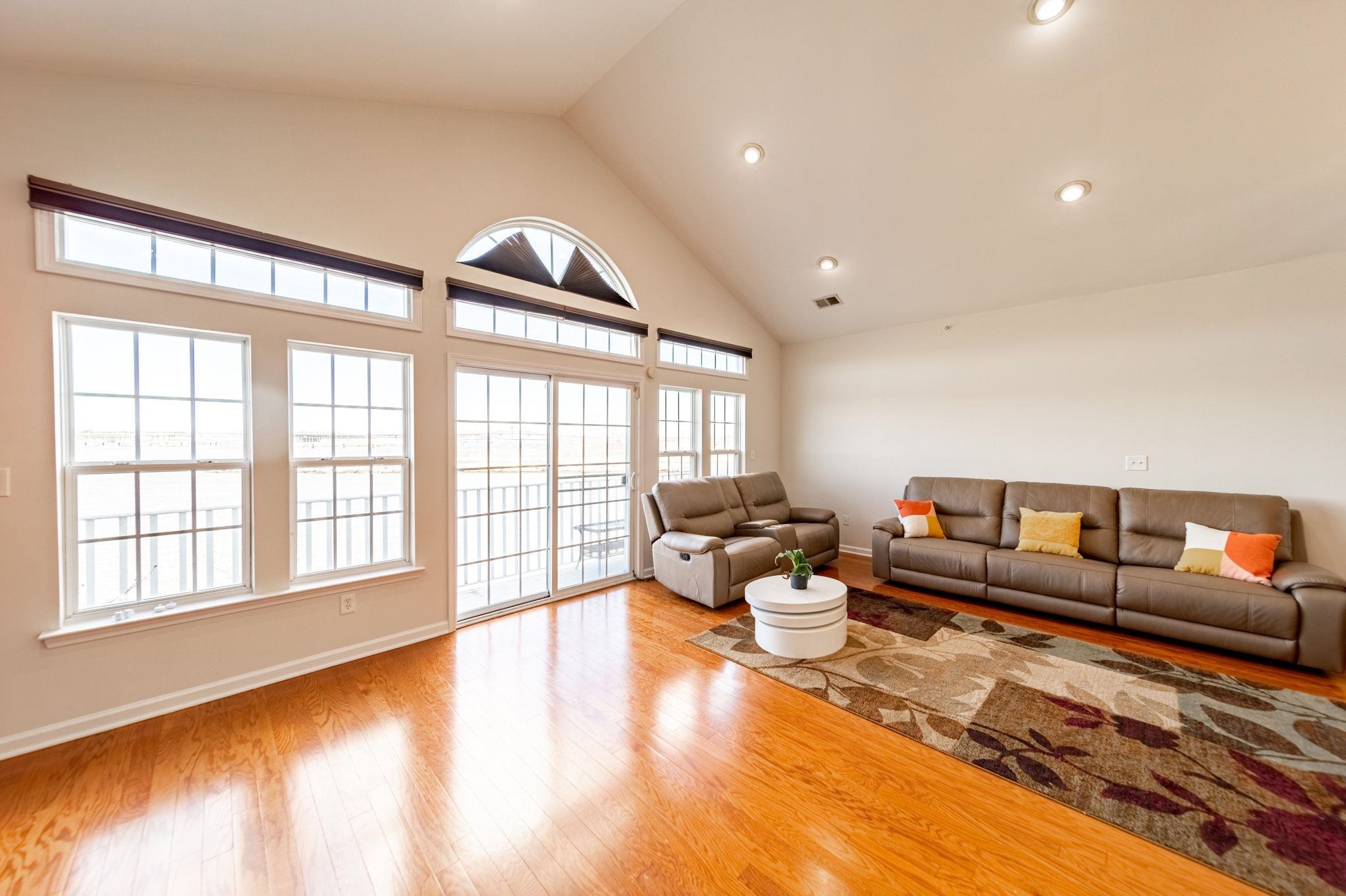 26 LYON CT