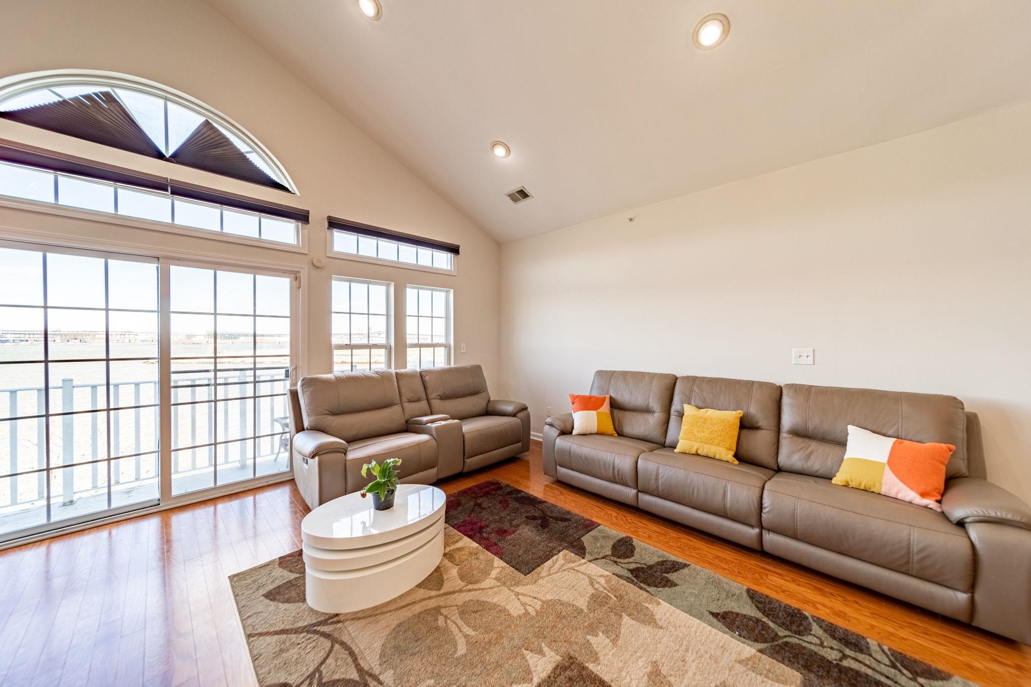 26 LYON CT