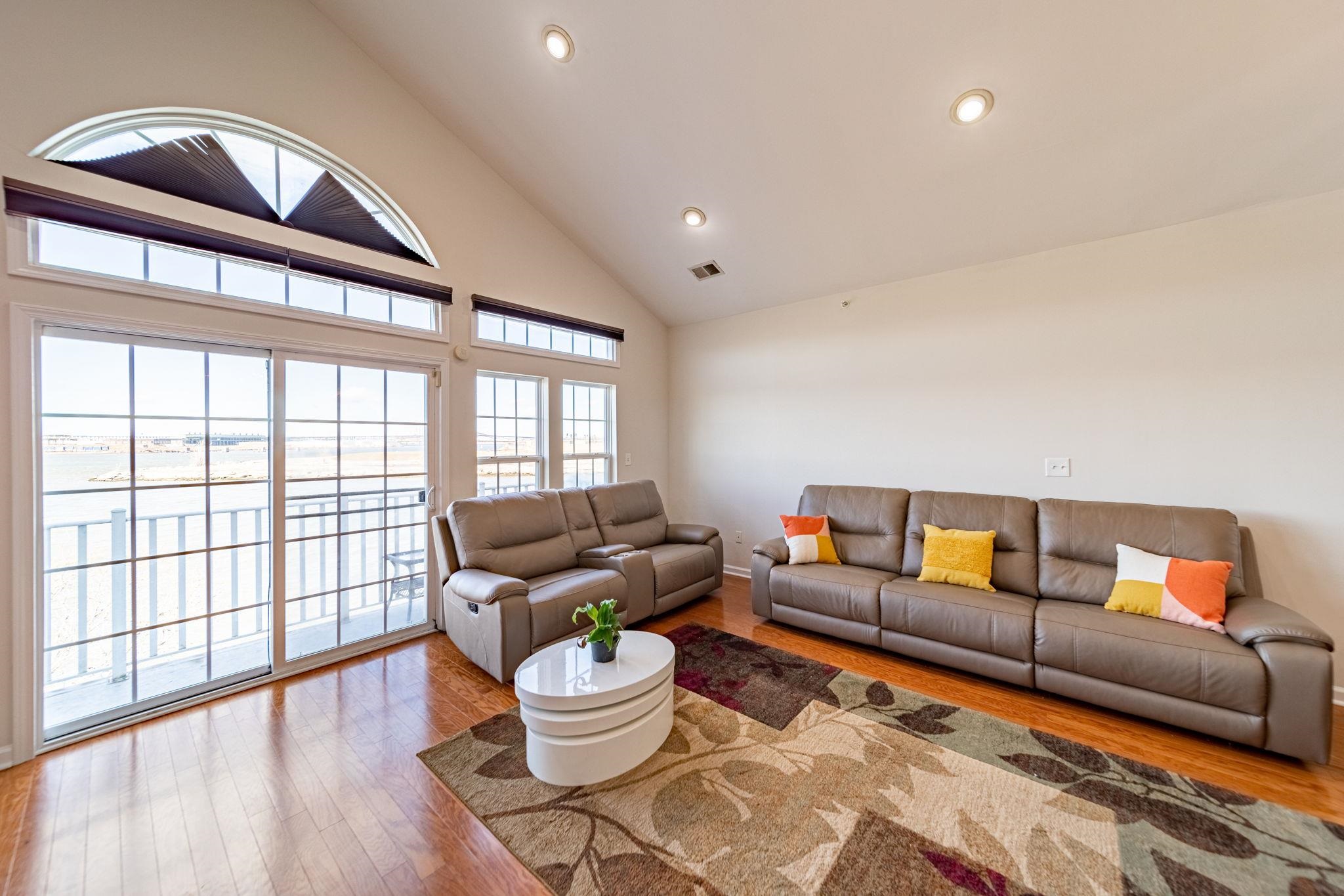 26 LYON CT