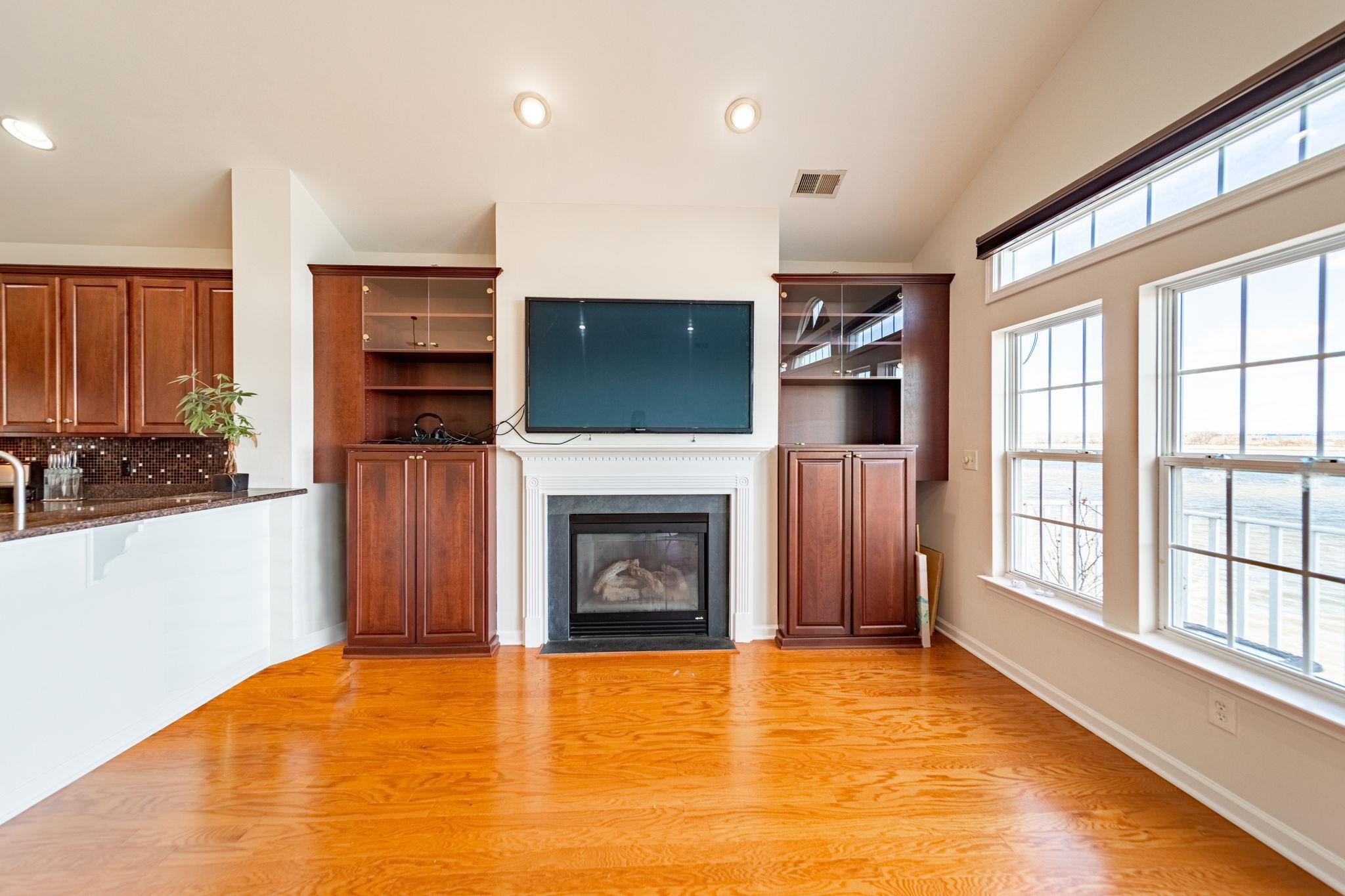 26 LYON CT