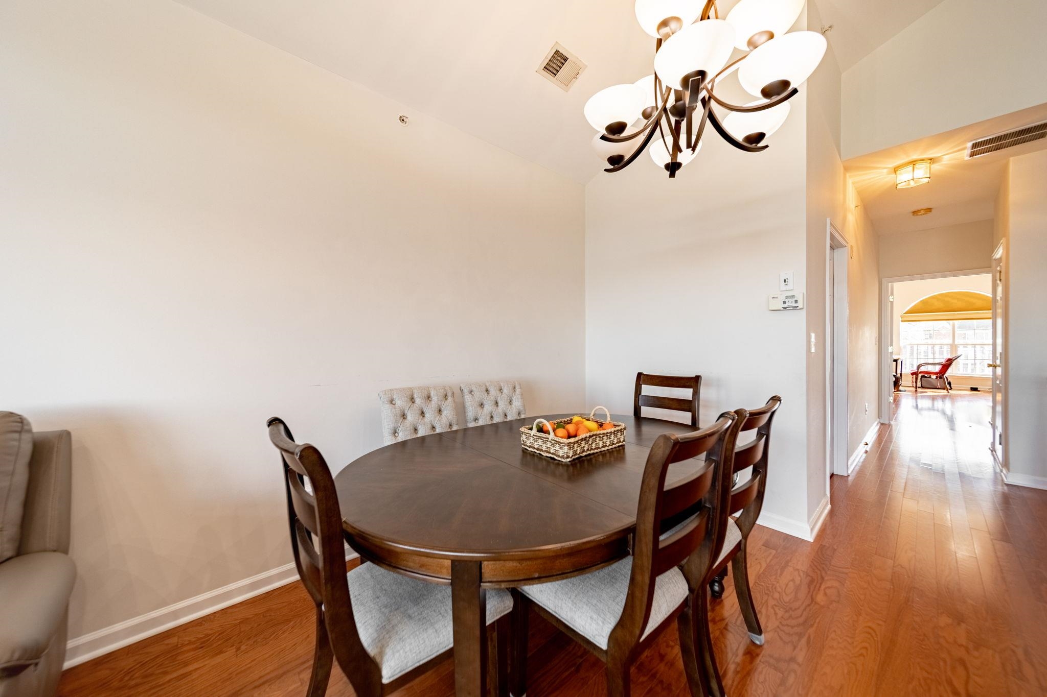 26 LYON CT