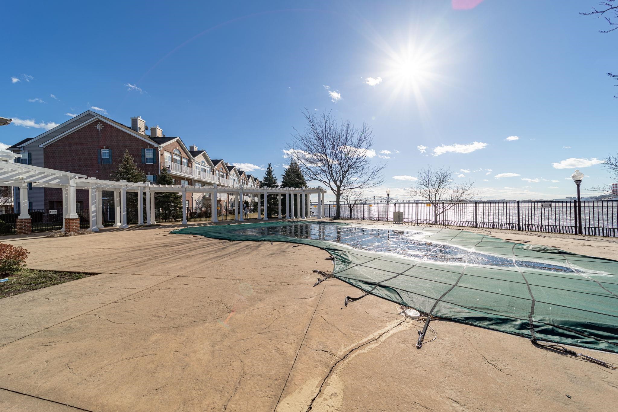 26 LYON CT