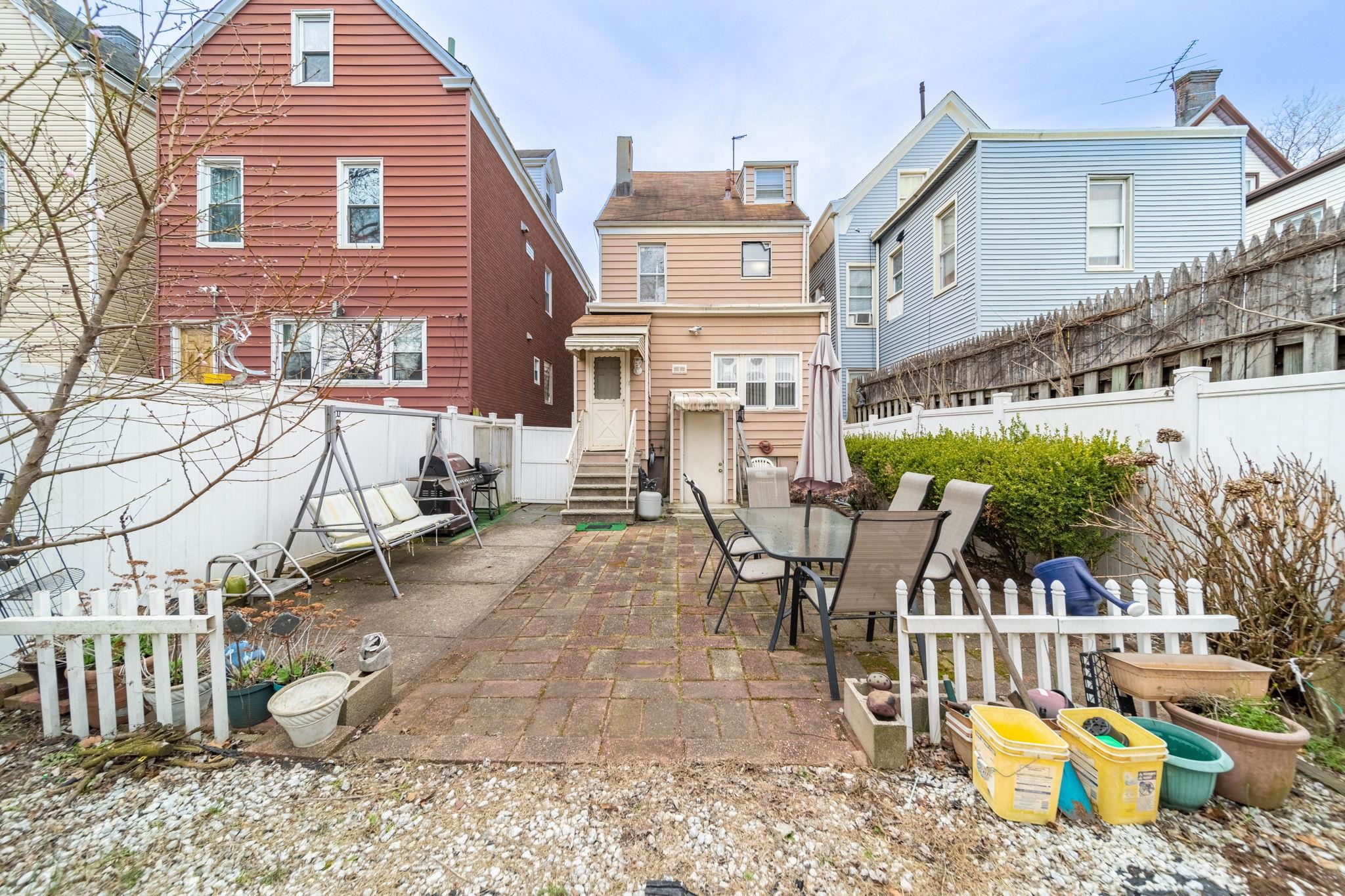 204 EGE AVE