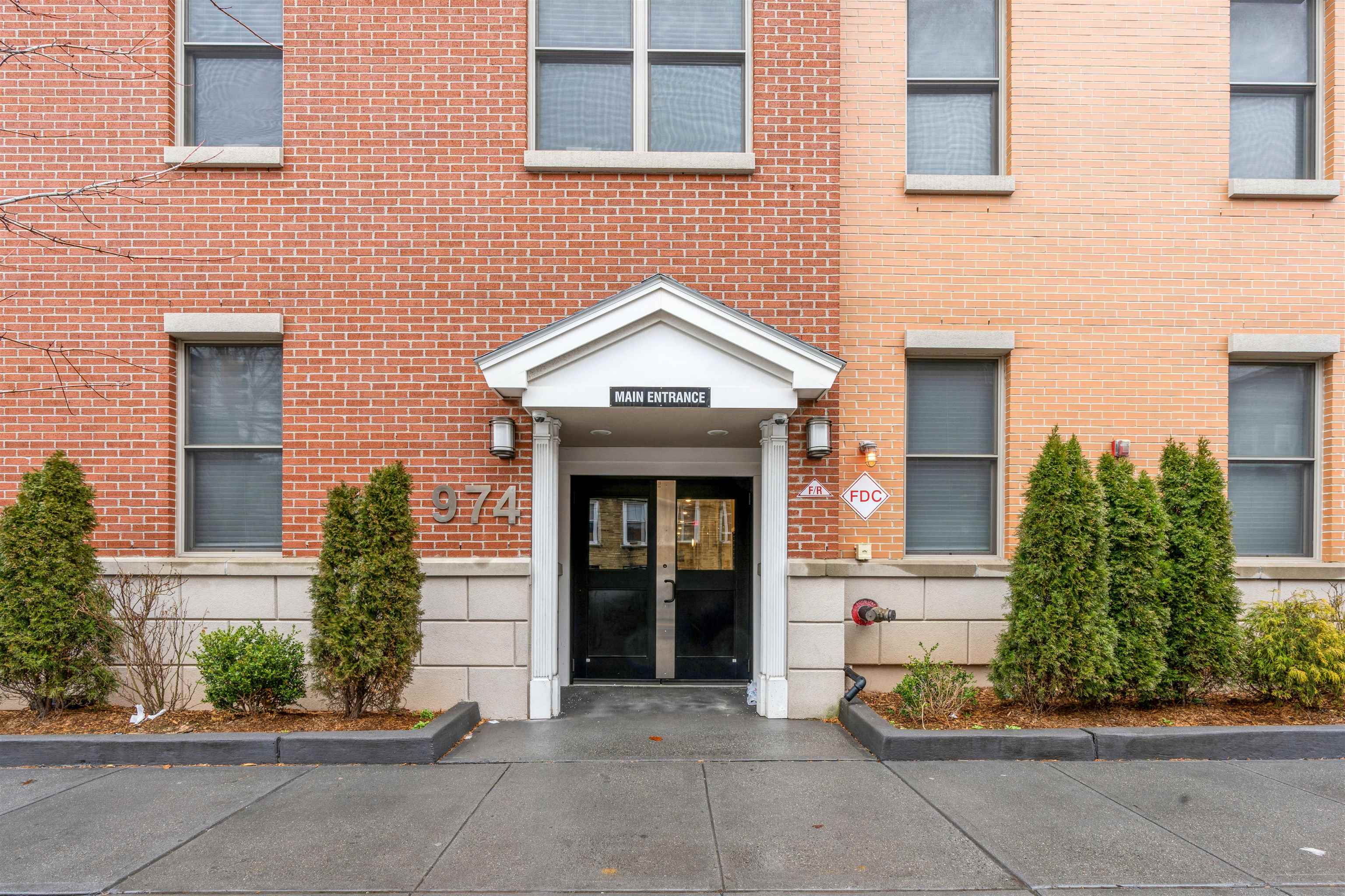 974 SUMMIT AVE Unit 401