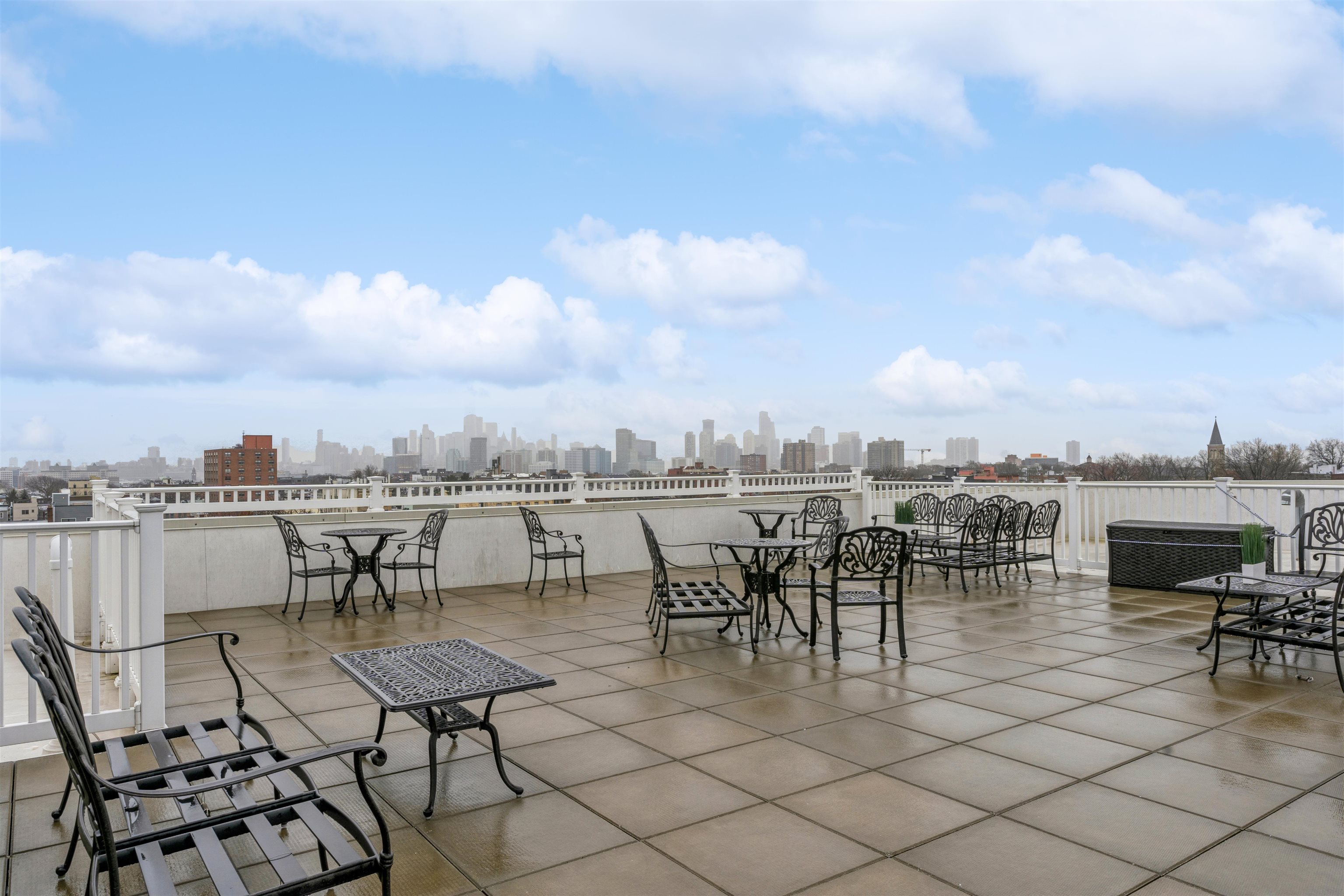974 SUMMIT AVE Unit 401