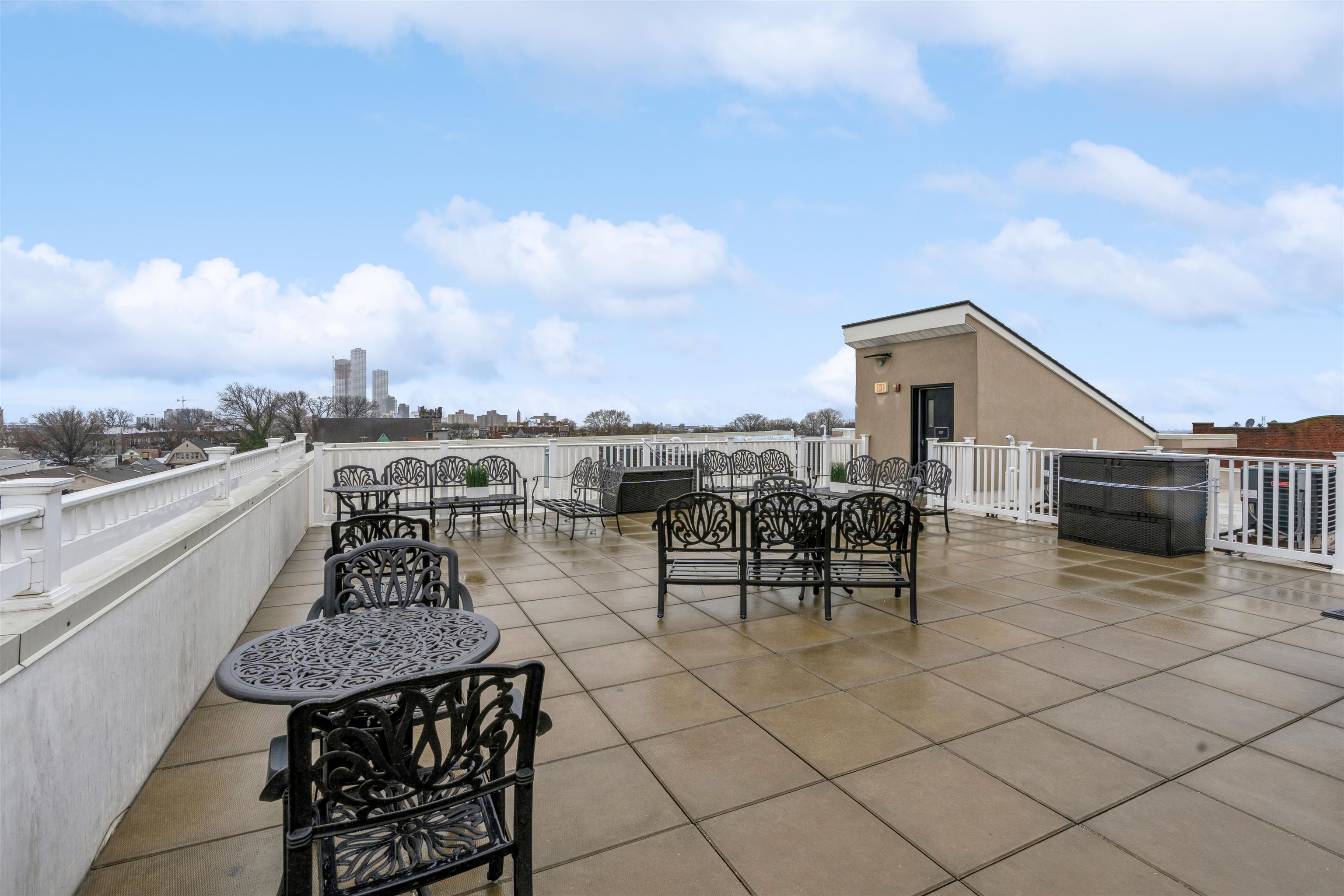 974 SUMMIT AVE Unit 401