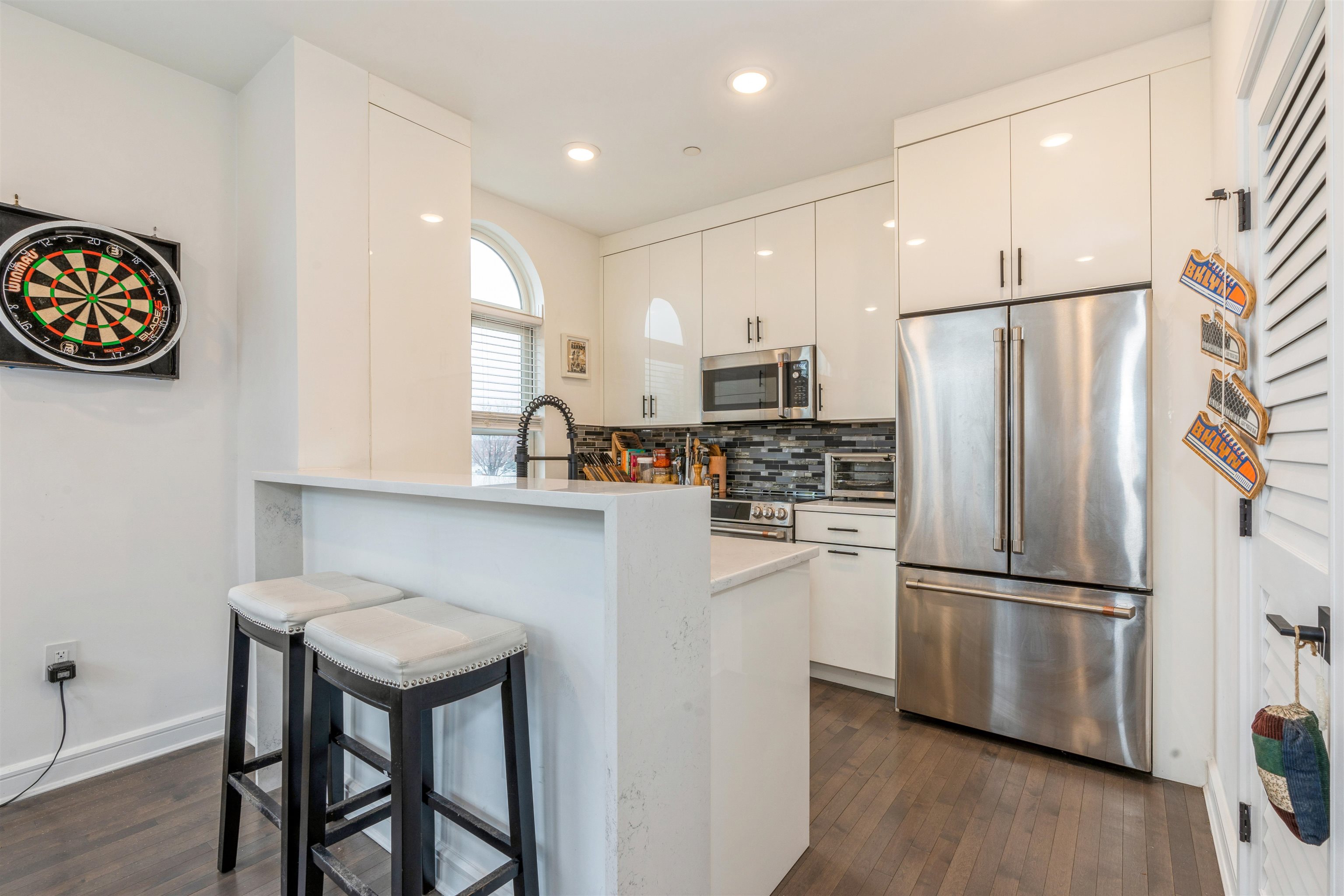 974 SUMMIT AVE Unit 401