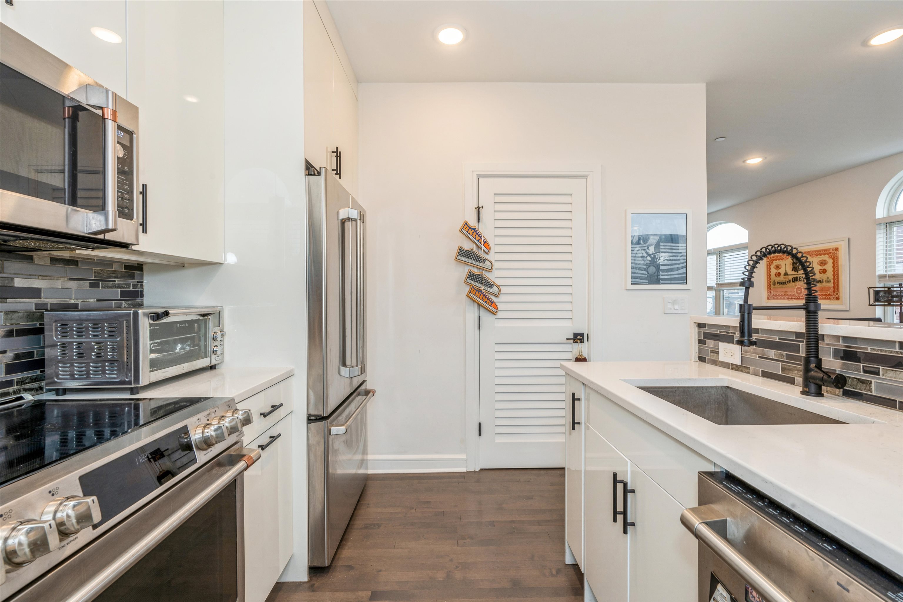 974 SUMMIT AVE Unit 401