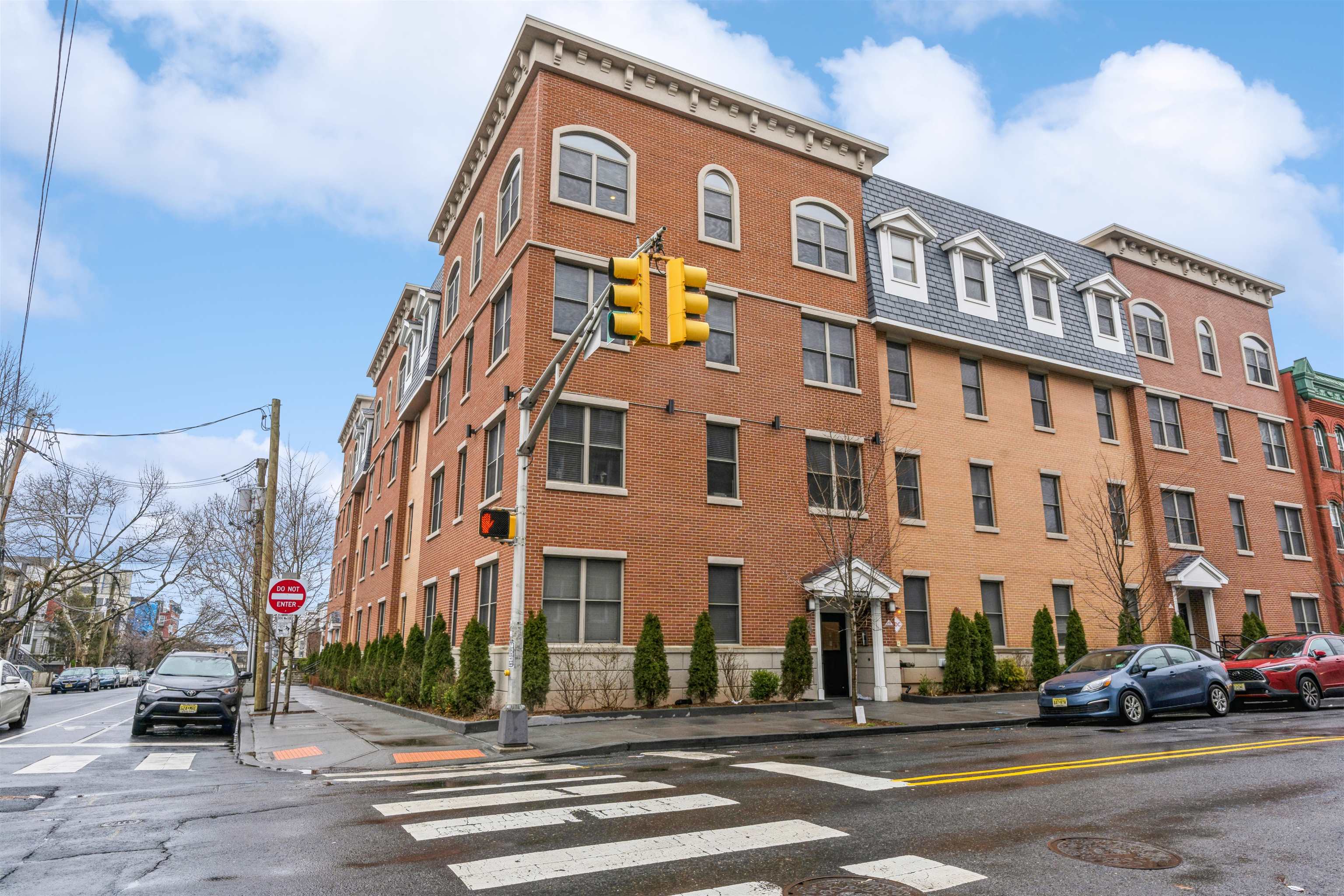974 SUMMIT AVE Unit 401