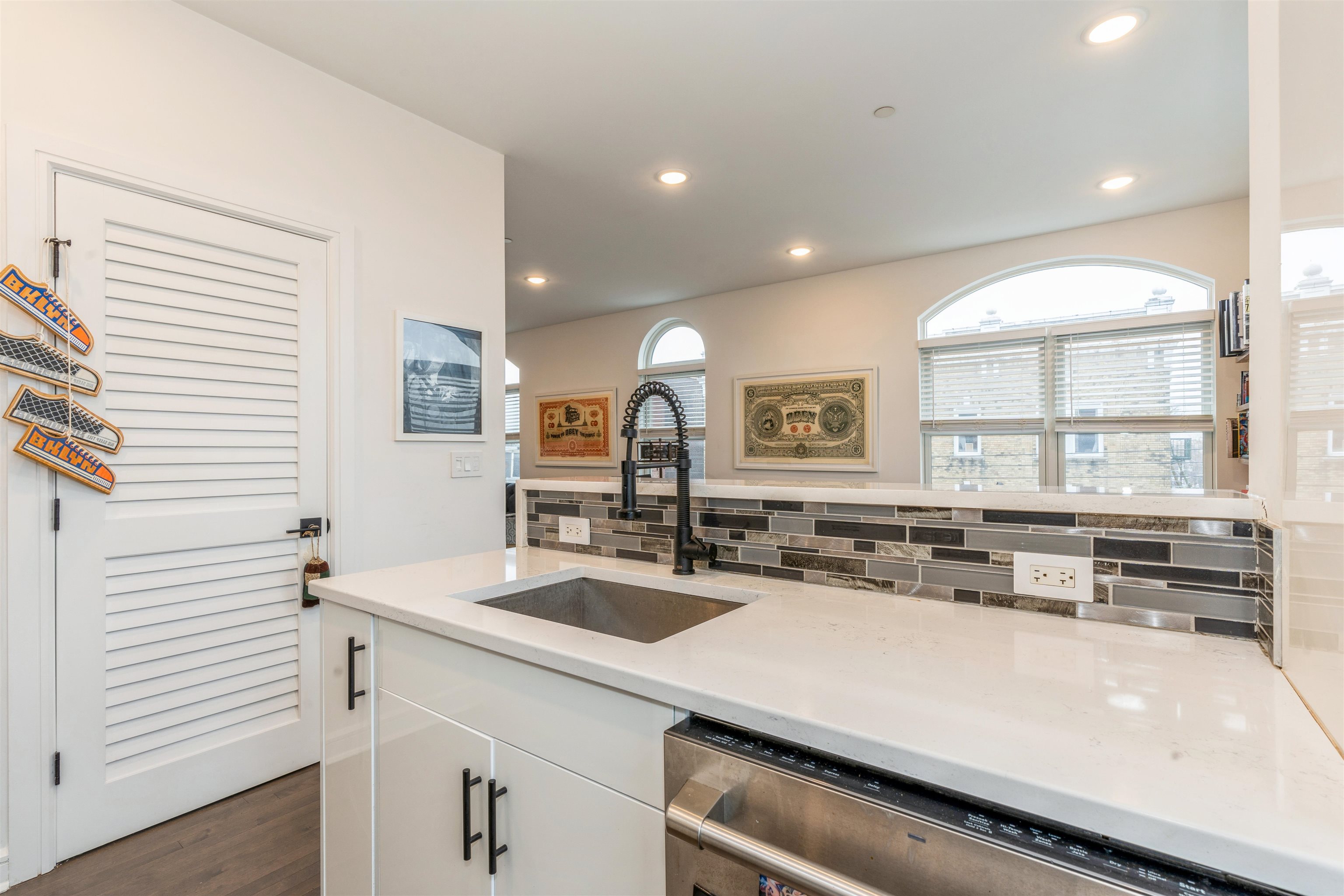 974 SUMMIT AVE Unit 401