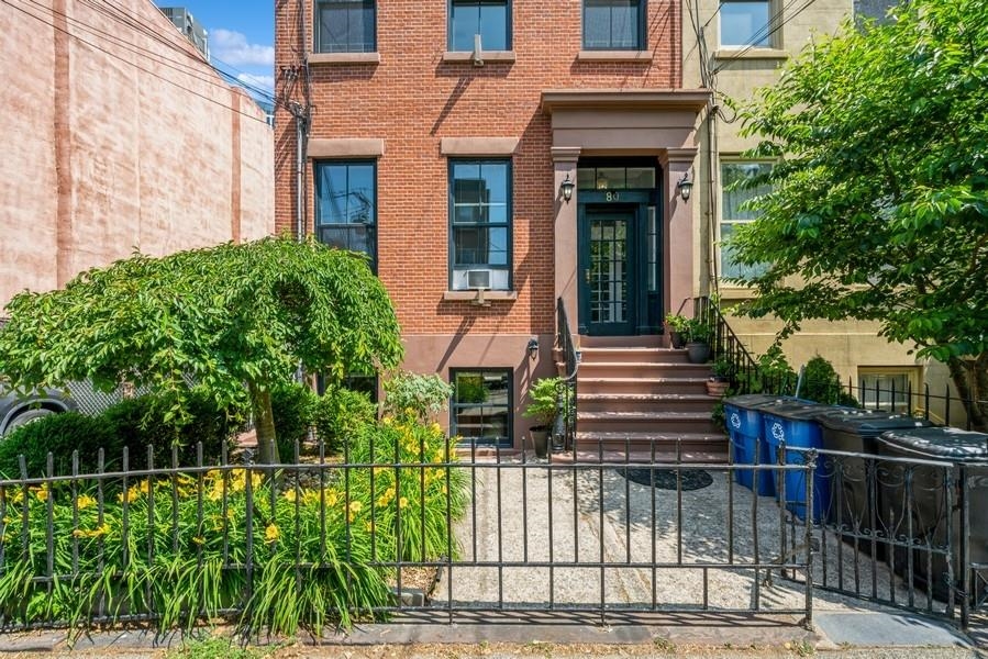 80 SUSSEX ST