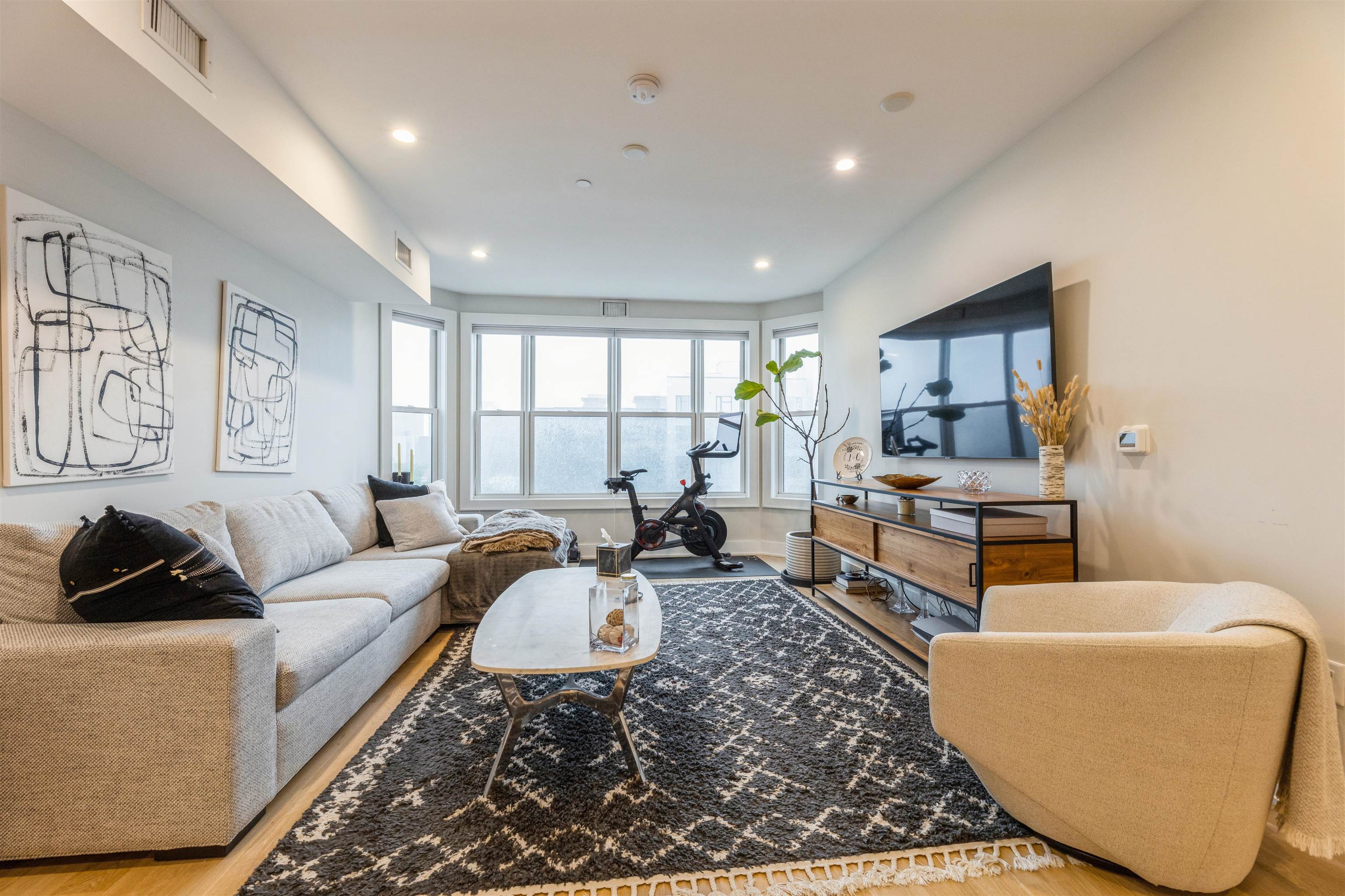 366 6TH ST Unit: 503