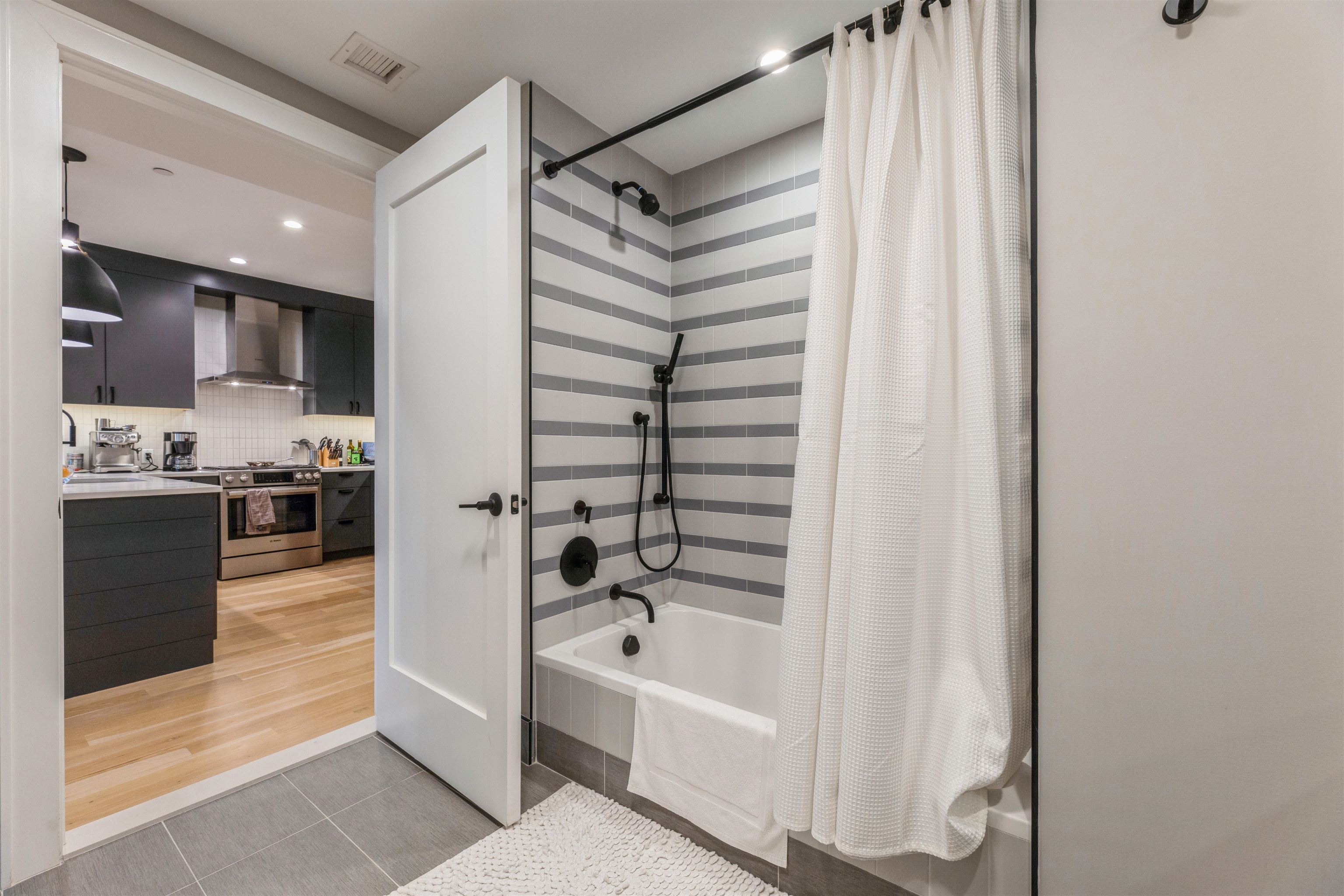 366 6TH ST Unit: 503