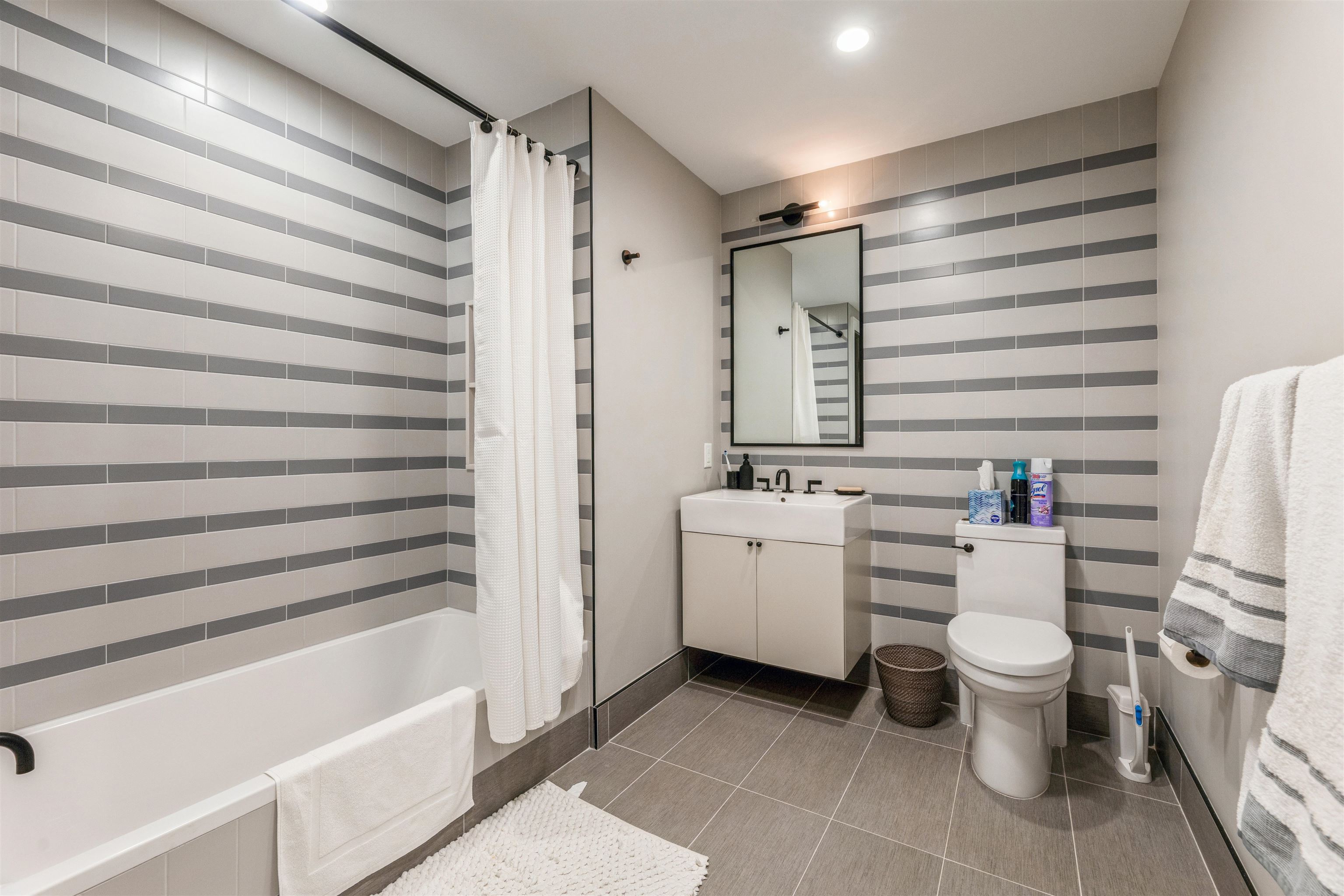 366 6TH ST Unit: 503