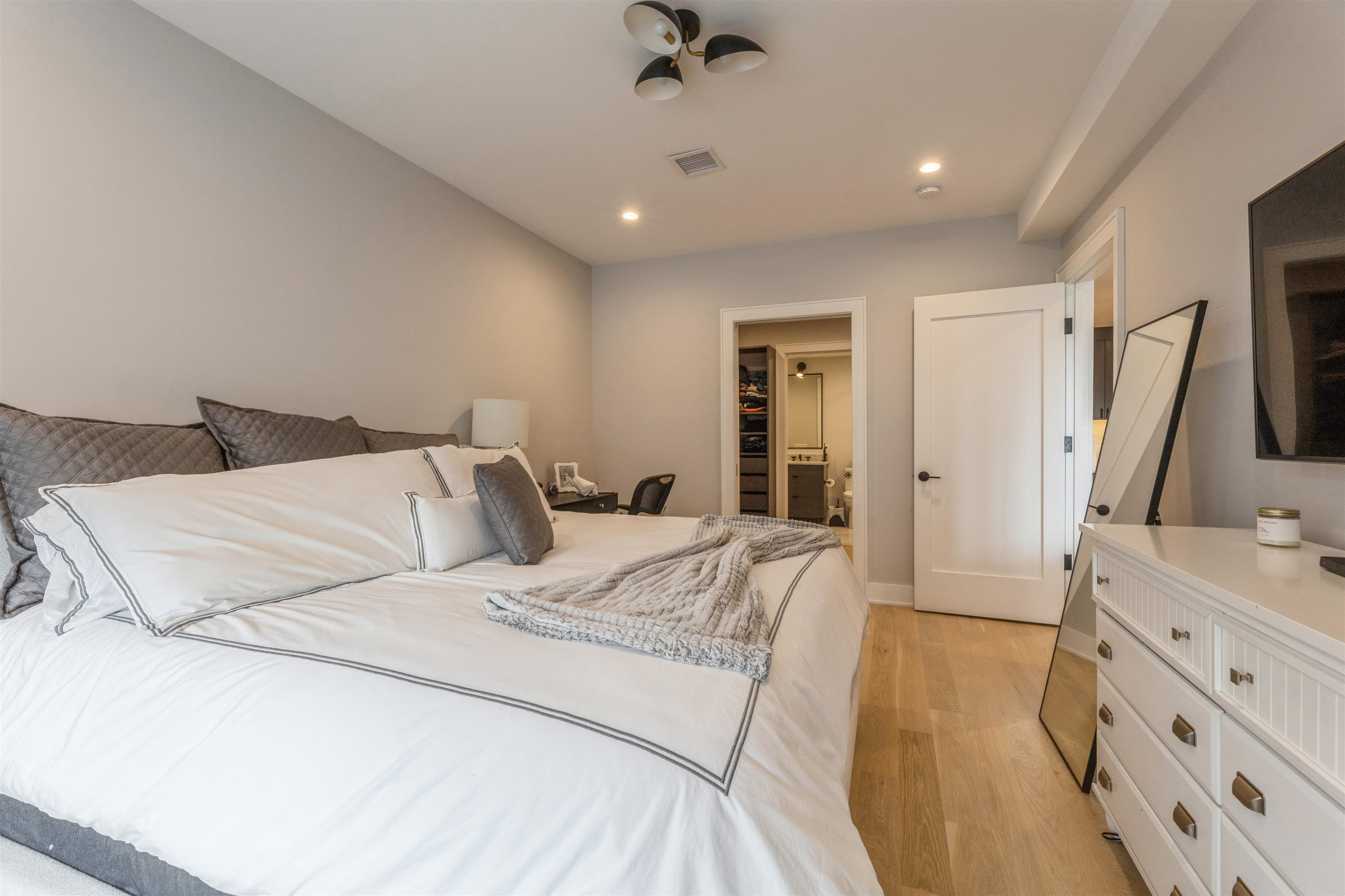 366 6TH ST Unit: 503