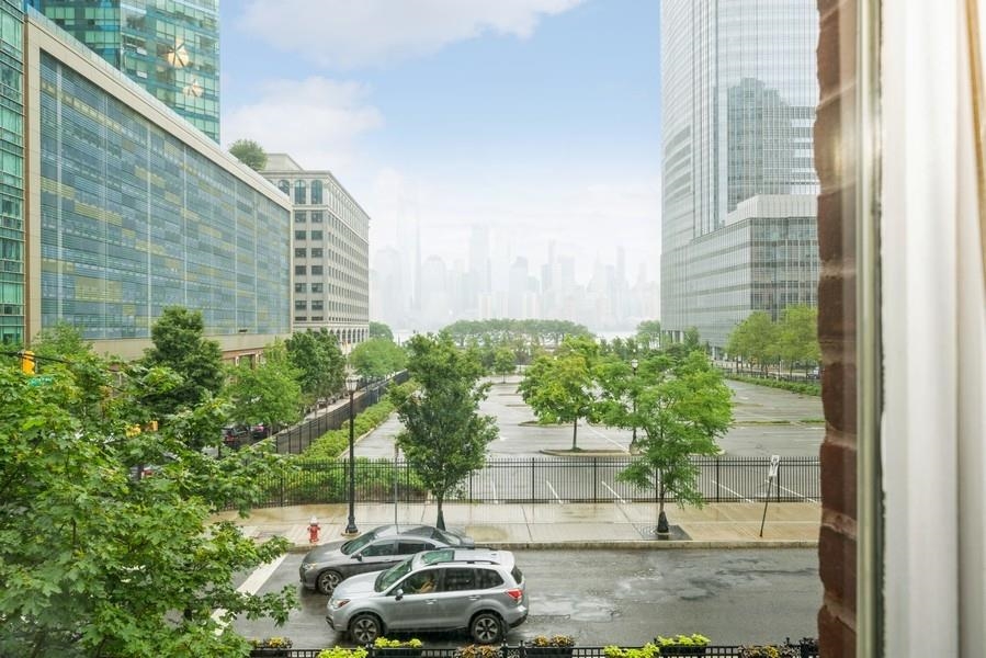 63 SUSSEX ST Unit: 3