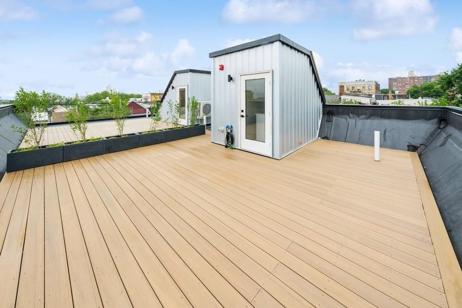 310 4TH ST Unit: 1
