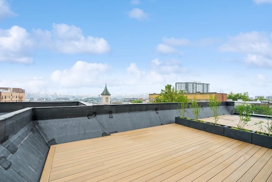 310 4TH ST Unit: 1