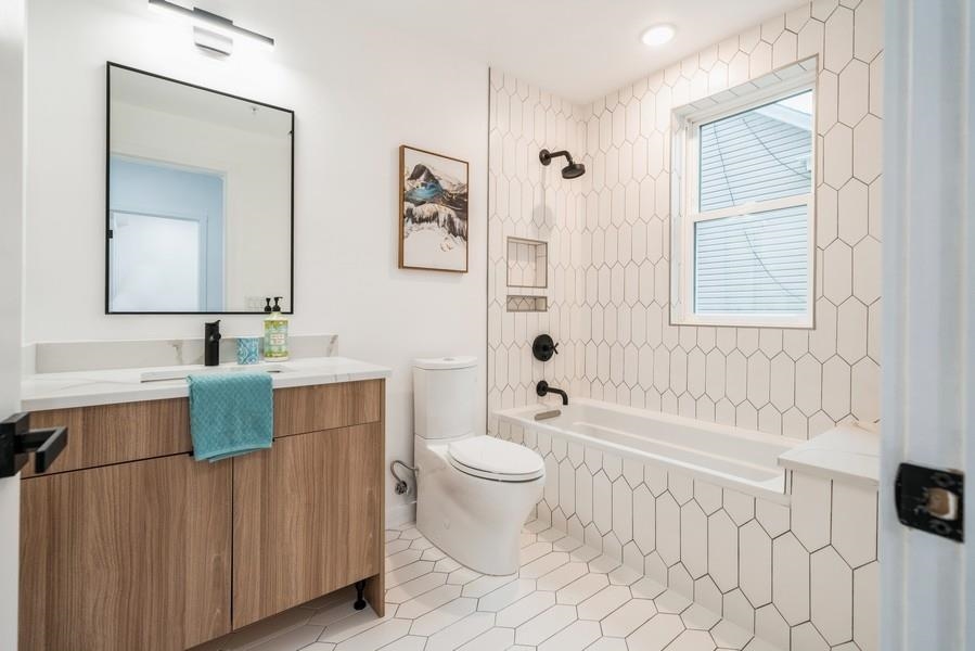 310 4TH ST Unit: 1