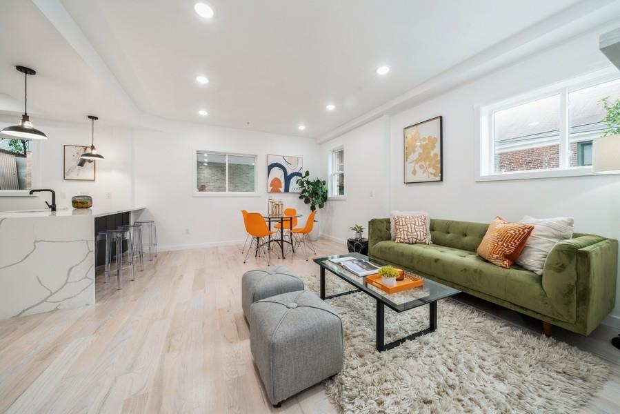 310 4TH ST Unit: 1