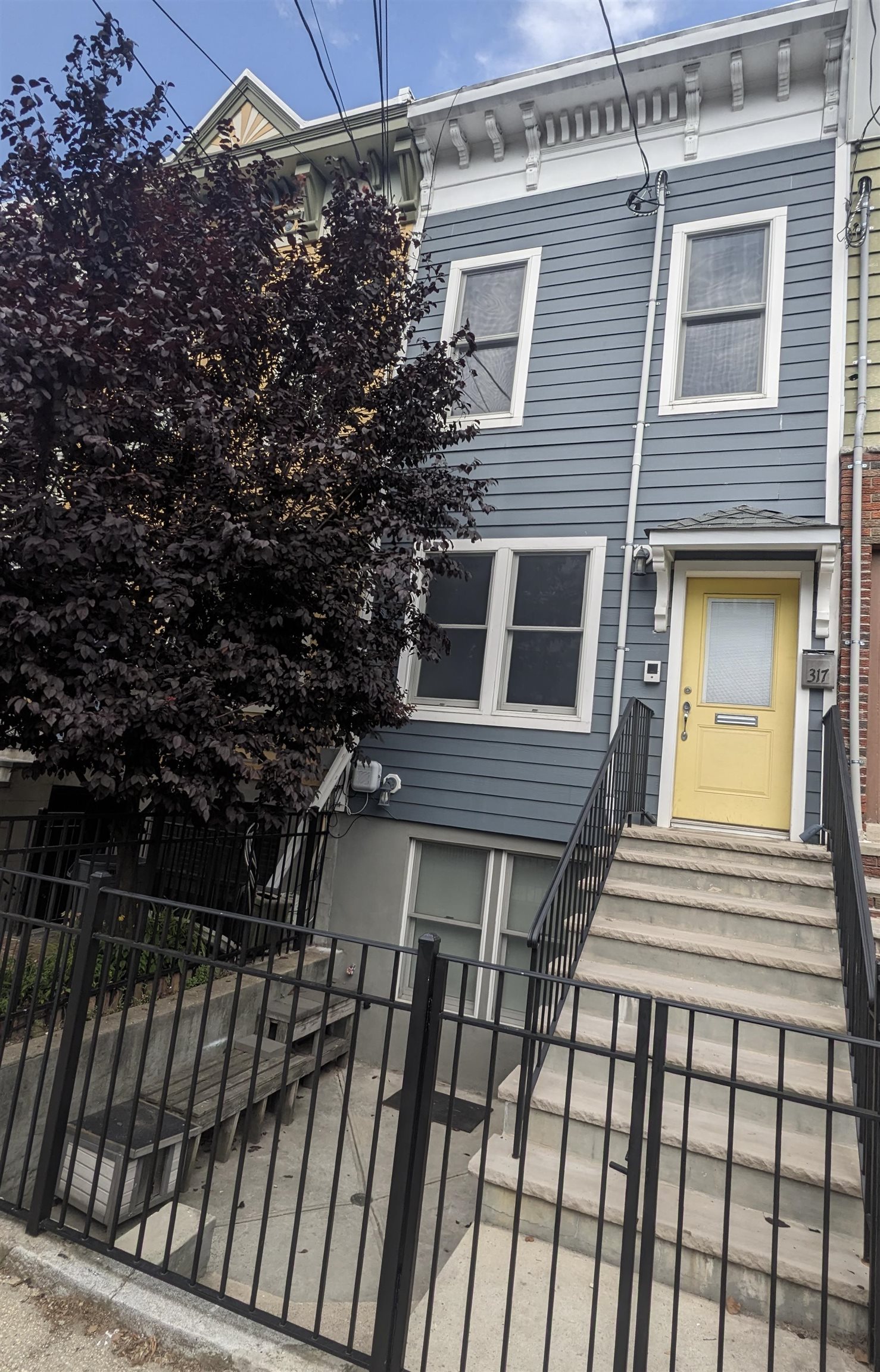 317 HALLADAY ST