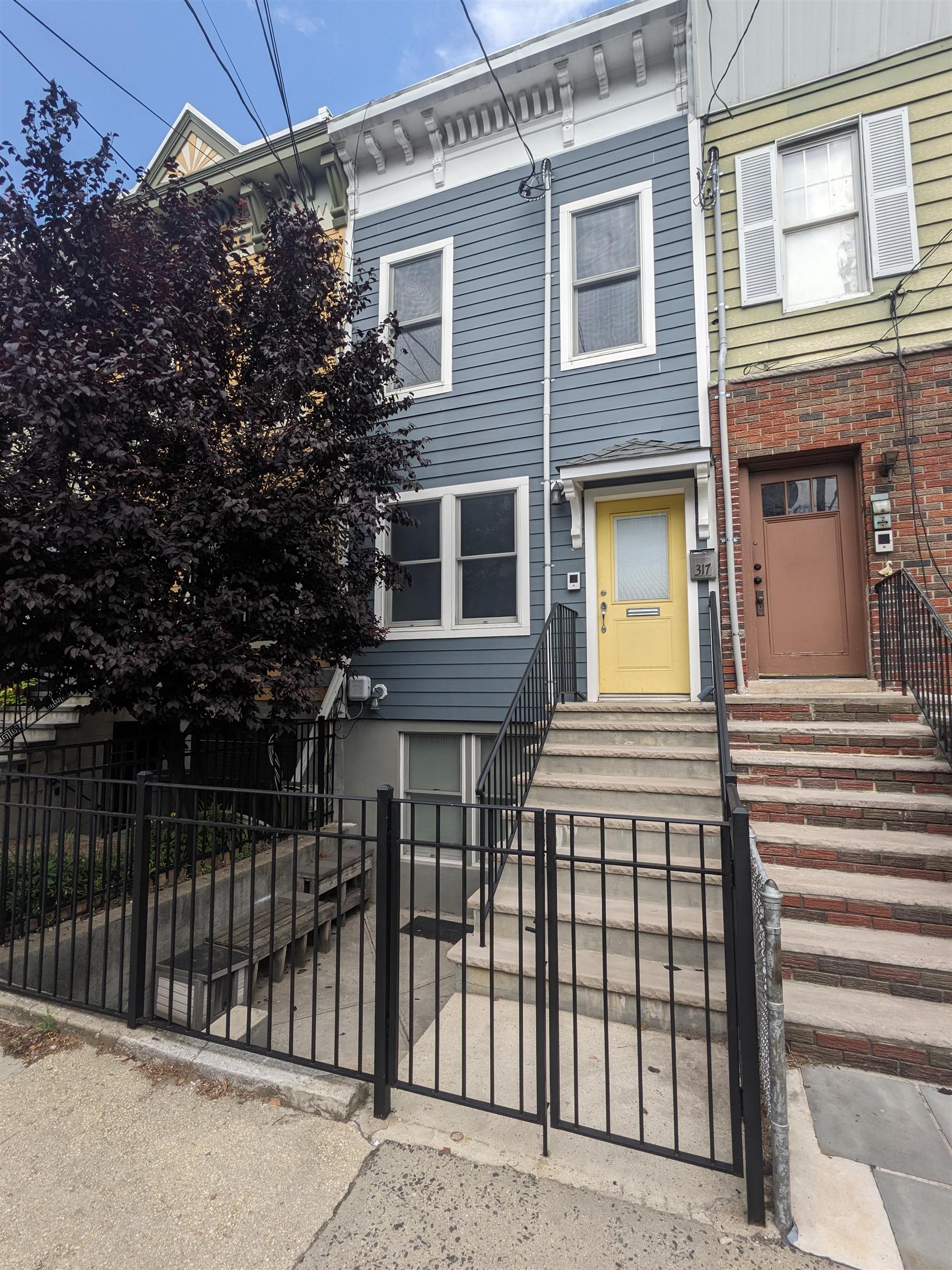 317 HALLADAY ST