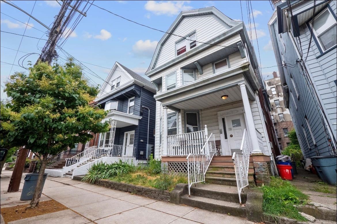 19 49TH ST